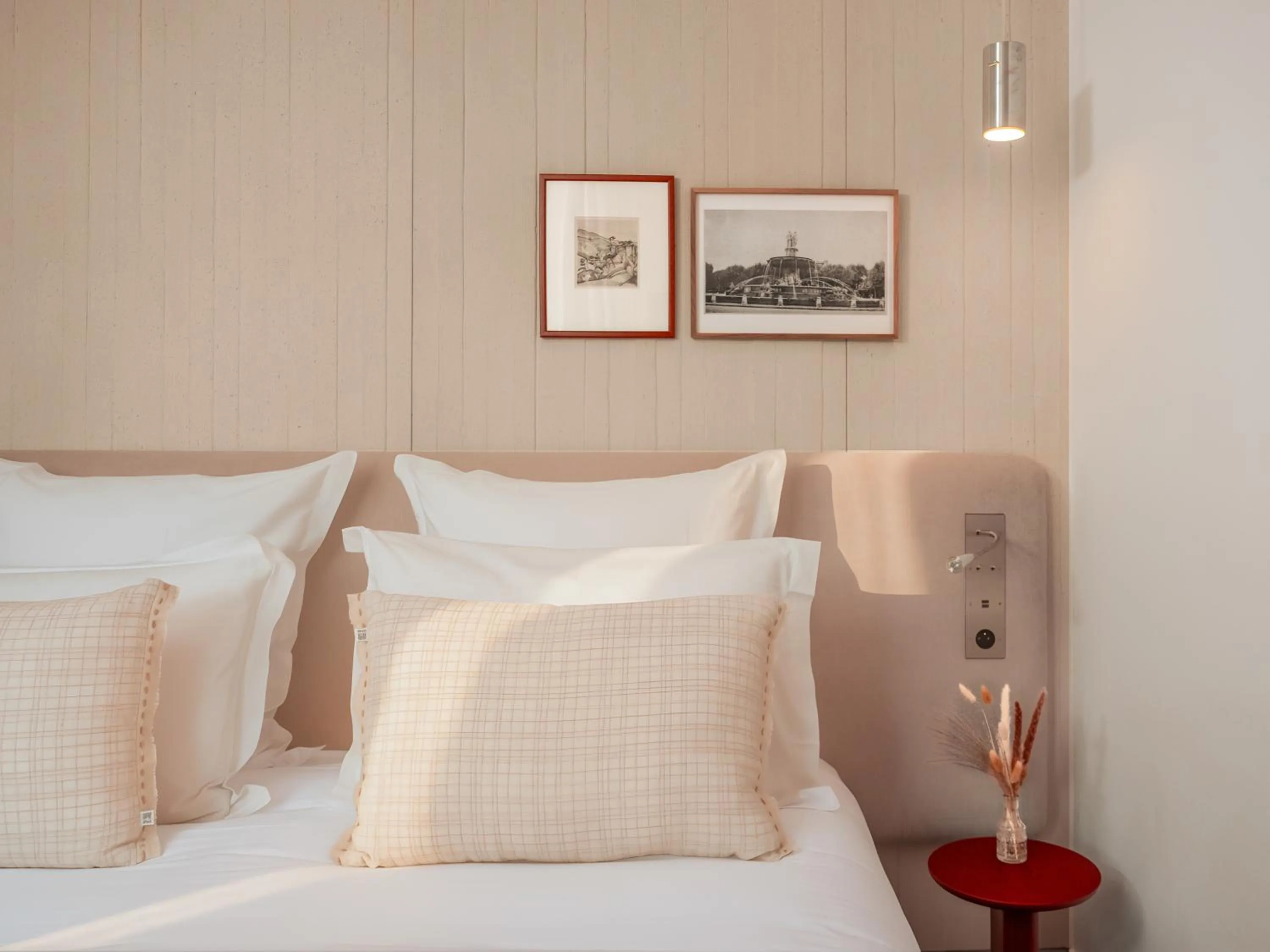 Bed in Hôtel Saint Christophe Aix en Provence Centre Ville