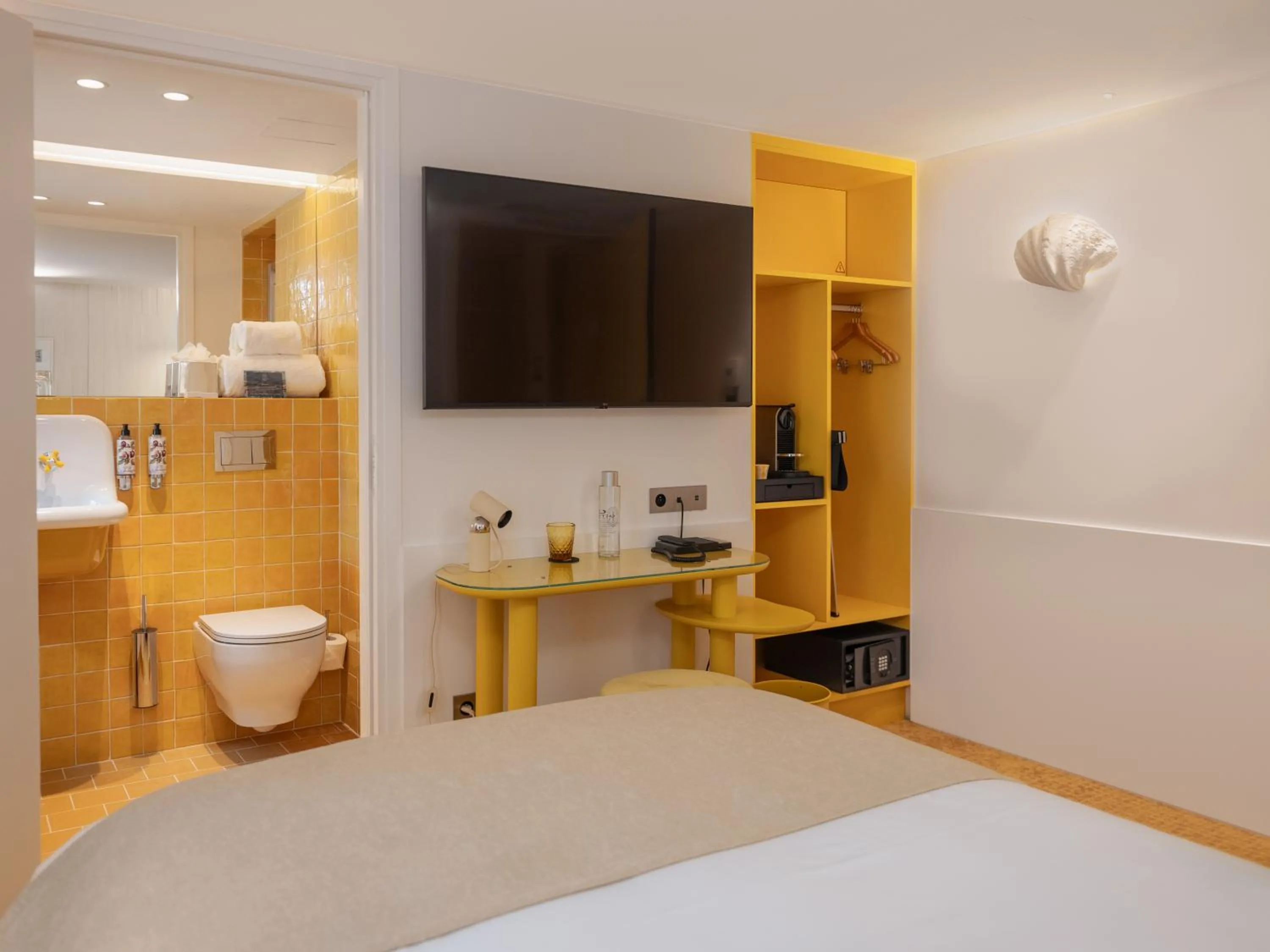 Photo of the whole room, Bed in Hôtel Saint Christophe Aix en Provence Centre Ville