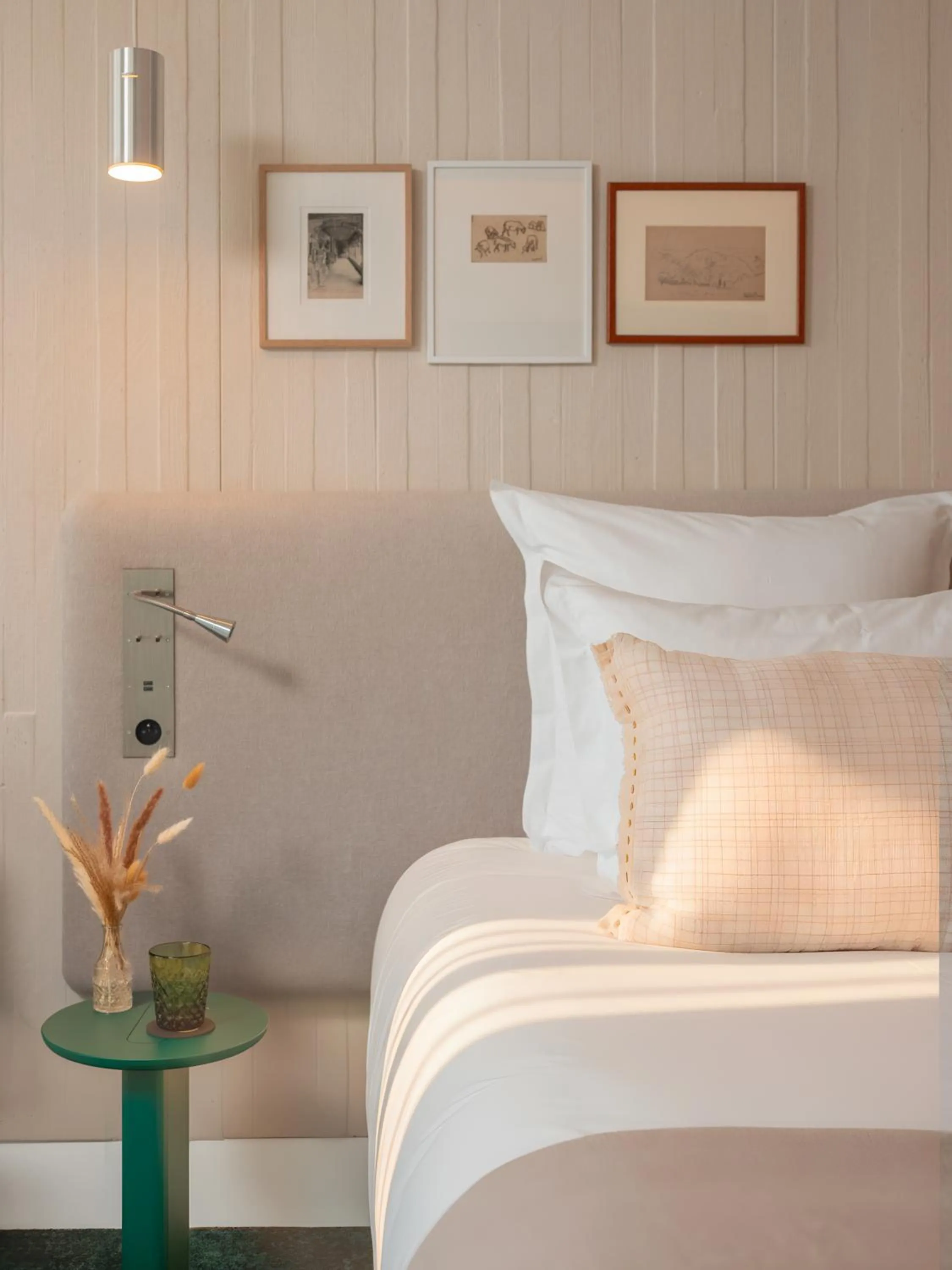 Bed in Hôtel Saint Christophe Aix en Provence Centre Ville