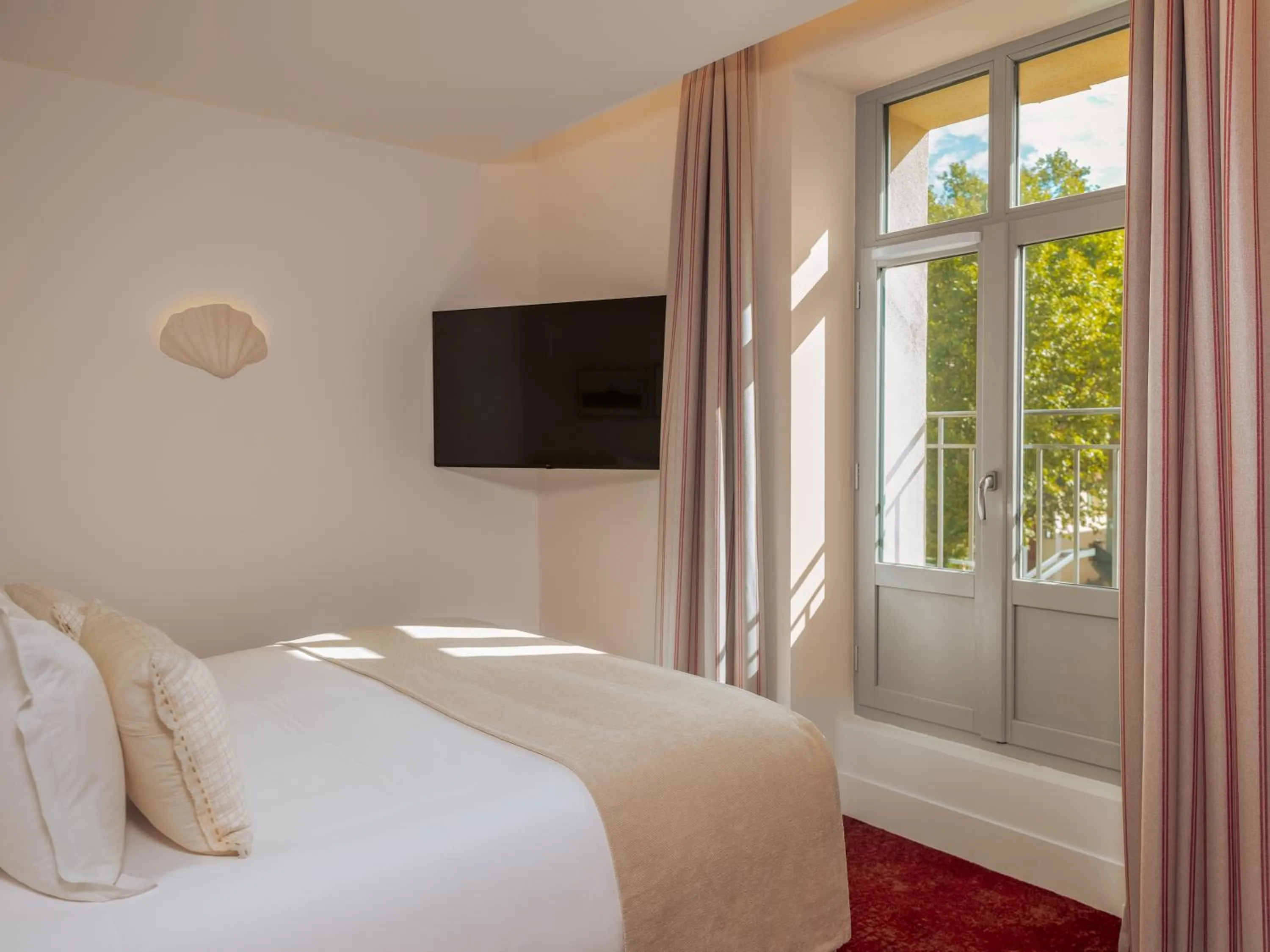 Photo of the whole room, Bed in Hôtel Saint Christophe Aix en Provence Centre Ville