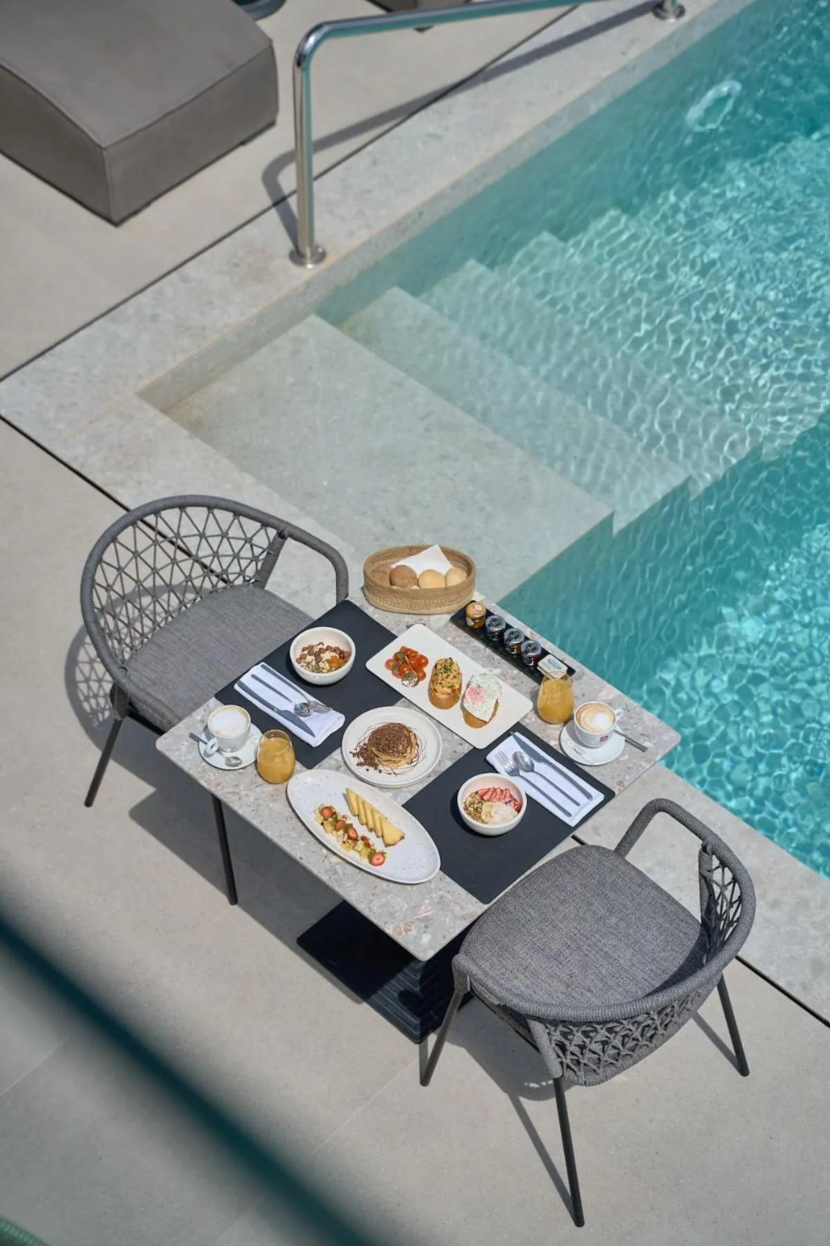 Breakfast in Alleys All-Suite Hotel & Spa