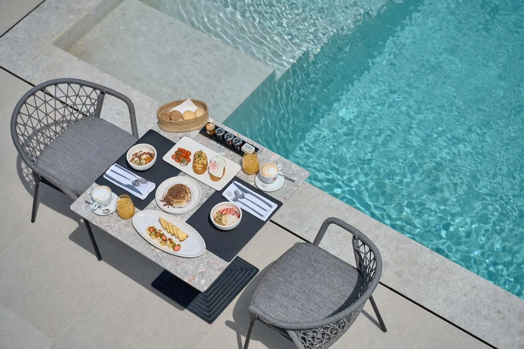 Breakfast in Alleys All-Suite Hotel & Spa