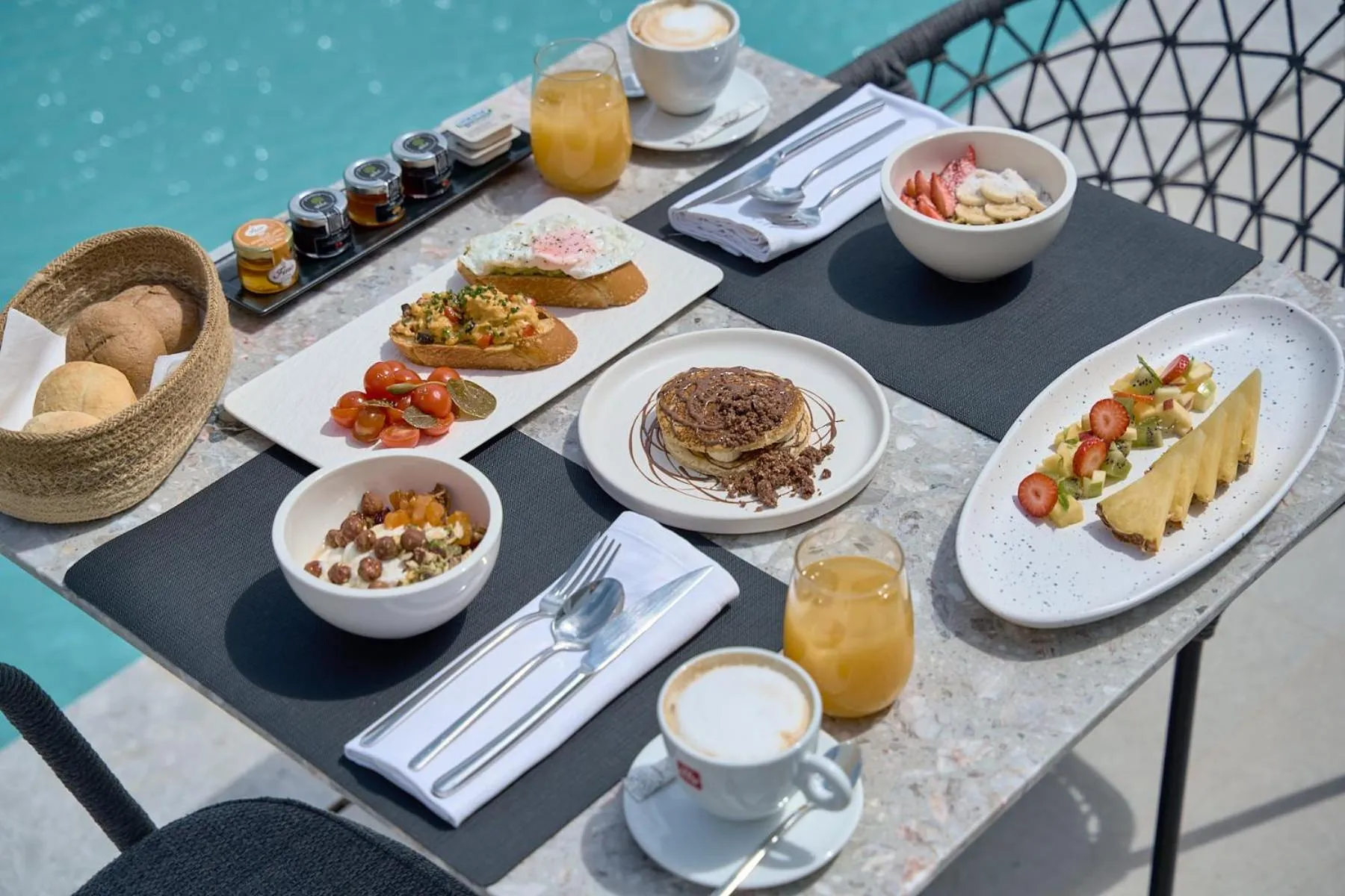 Breakfast in Alleys All-Suite Hotel & Spa