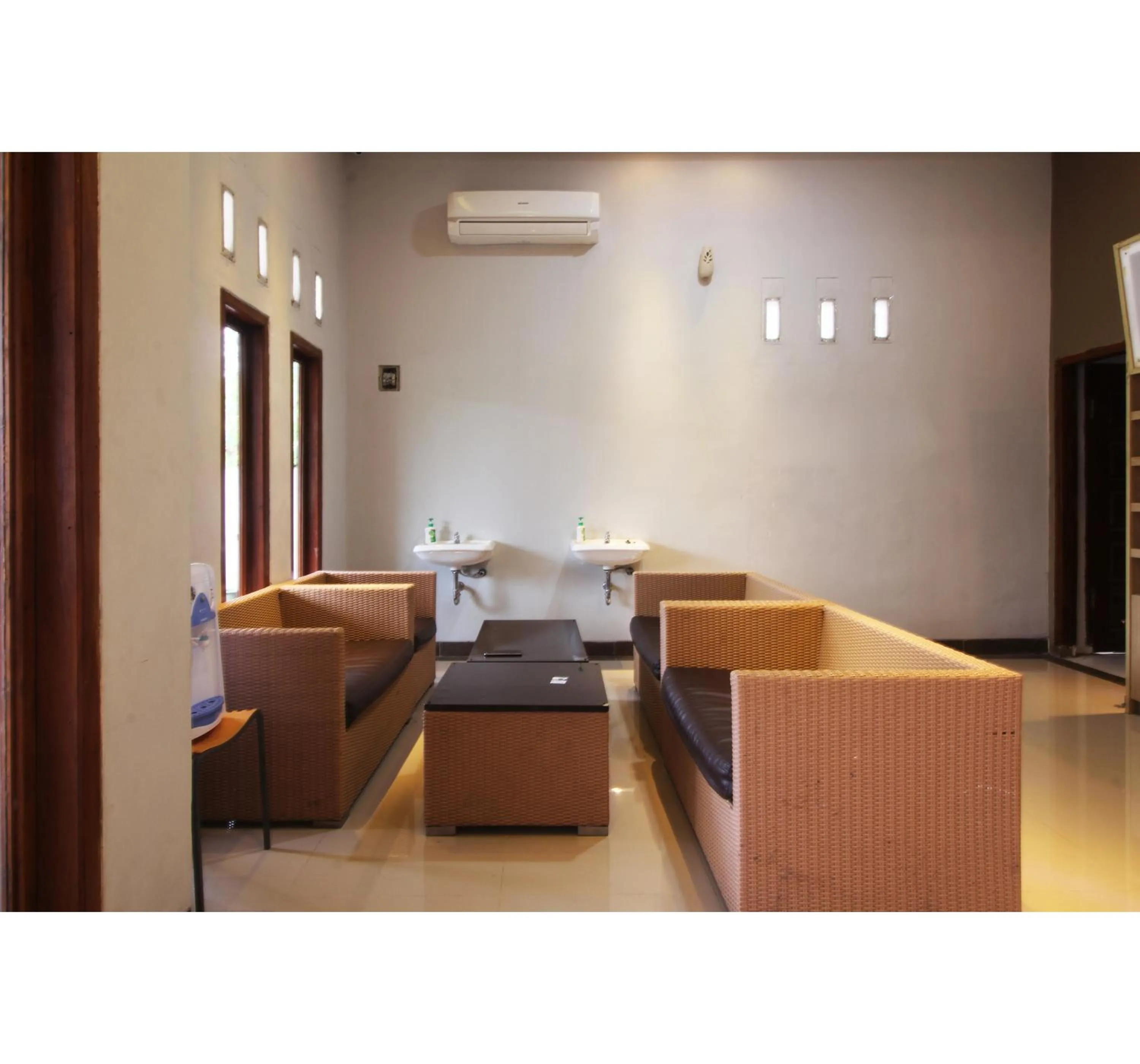 Lobby or reception in OYO Life 2273 Pratama Homestay