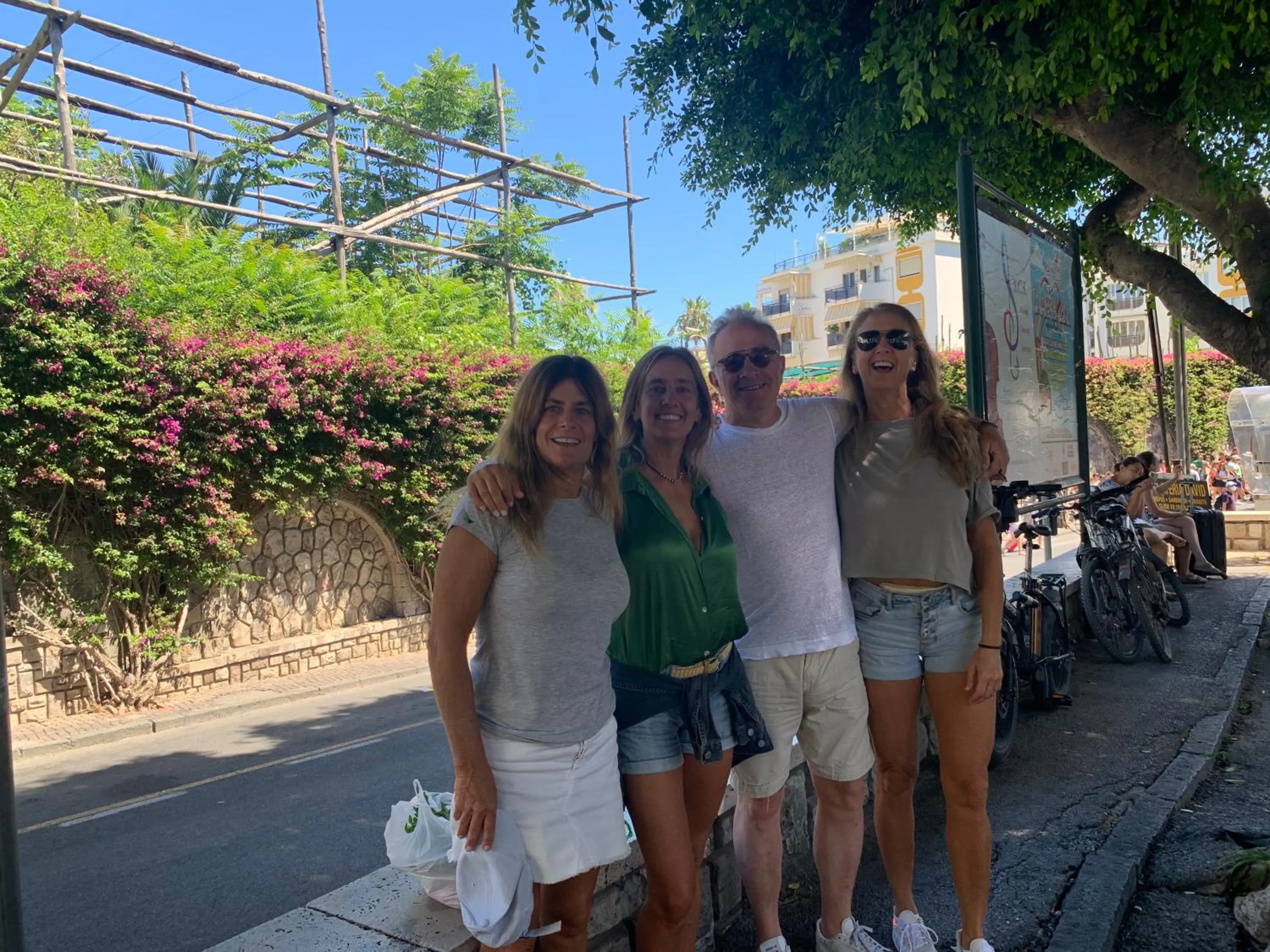 People in la dimora di Cornelia