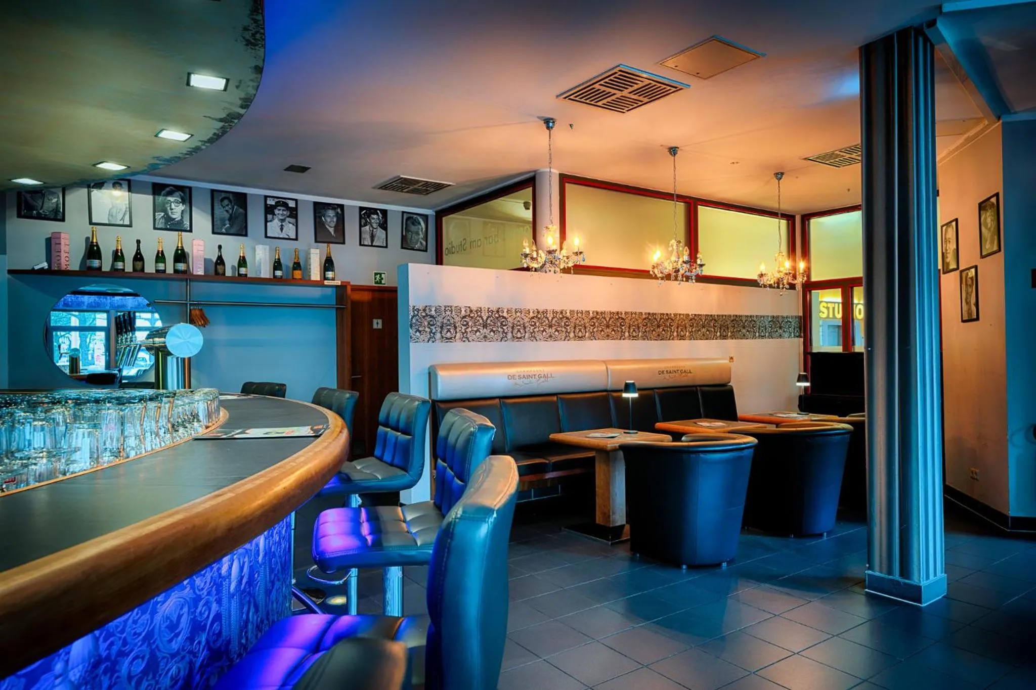 Restaurant/places to eat in Enjoy Hotel am Studio