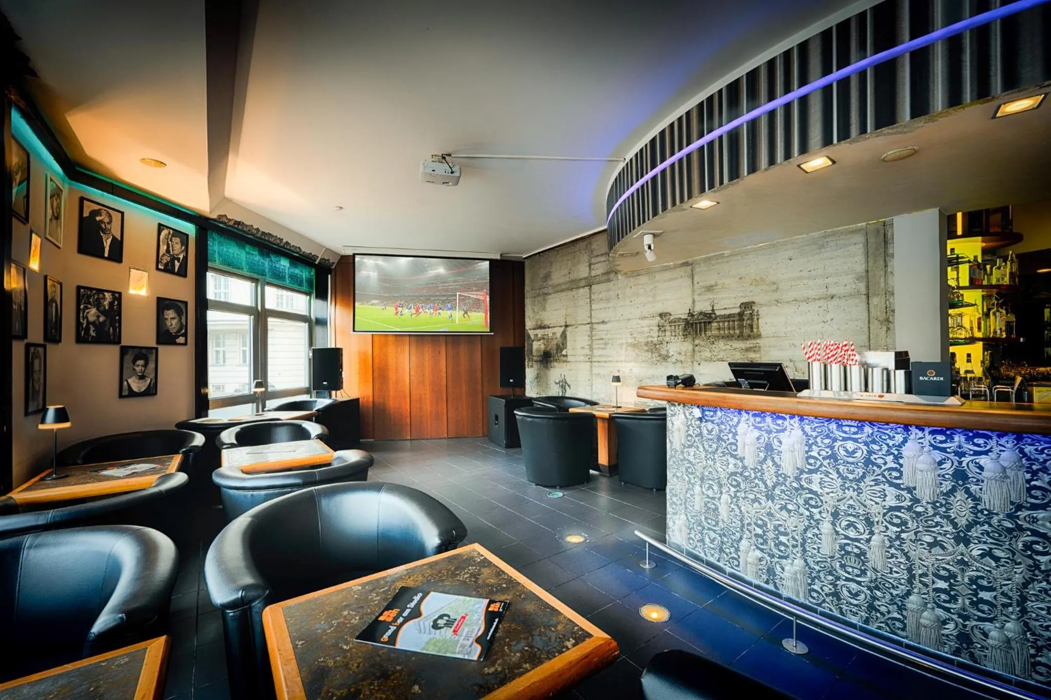 Restaurant/places to eat in Enjoy Hotel am Studio