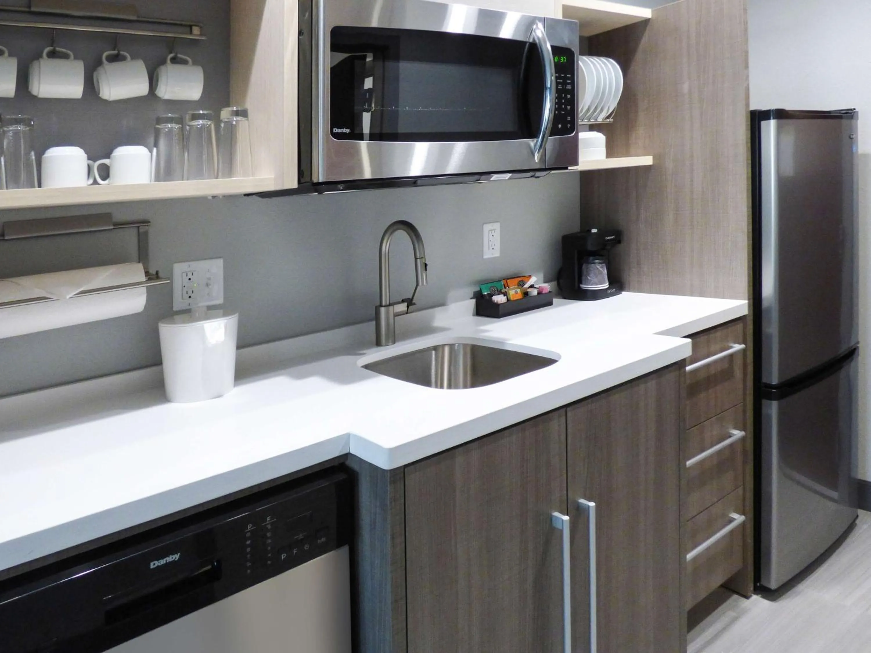 Kitchen or kitchenette in Home2 Suites By Hilton Pensacola I-10 Pine Forest