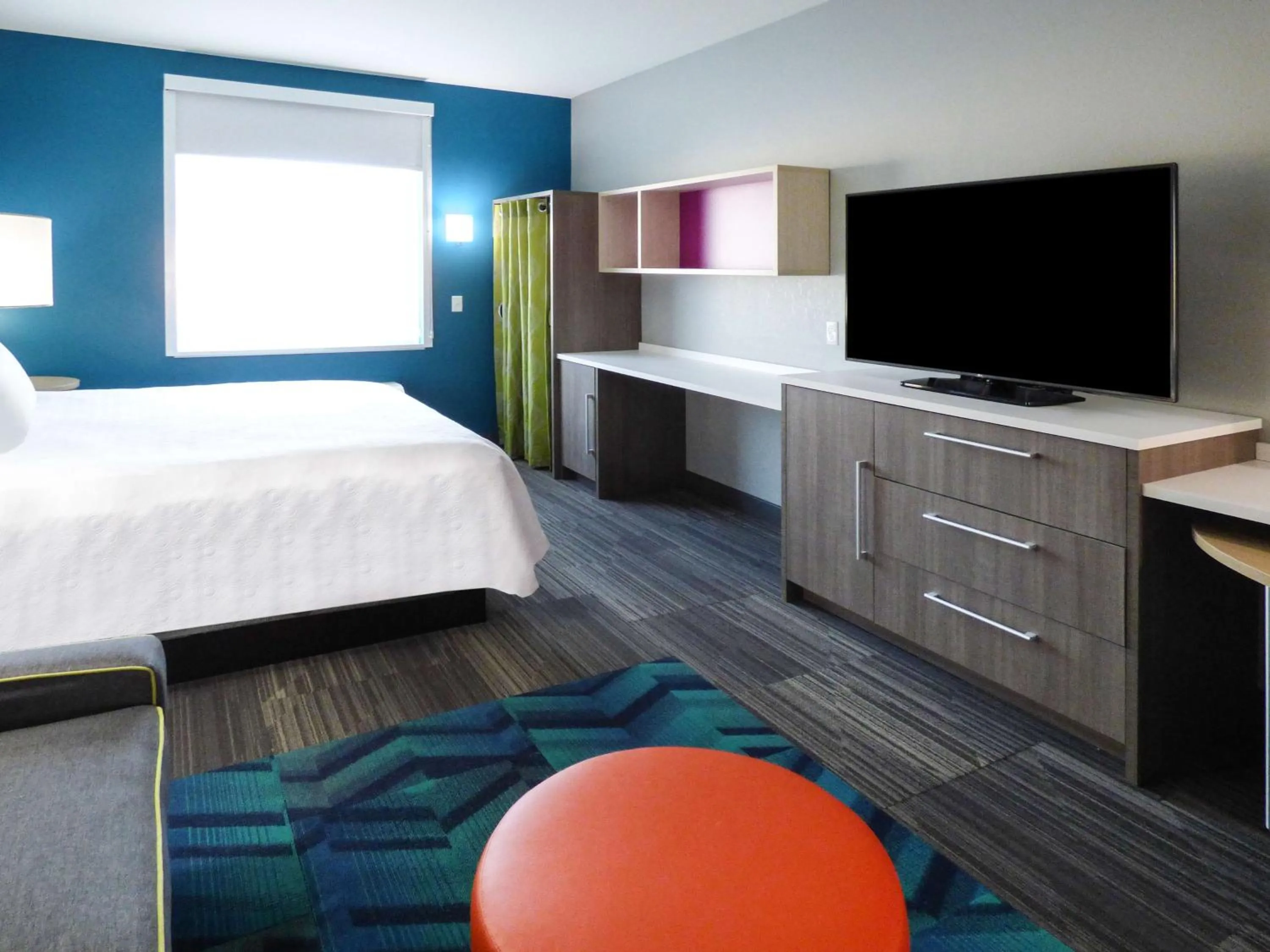 Bedroom, Bed in Home2 Suites By Hilton Pensacola I-10 Pine Forest