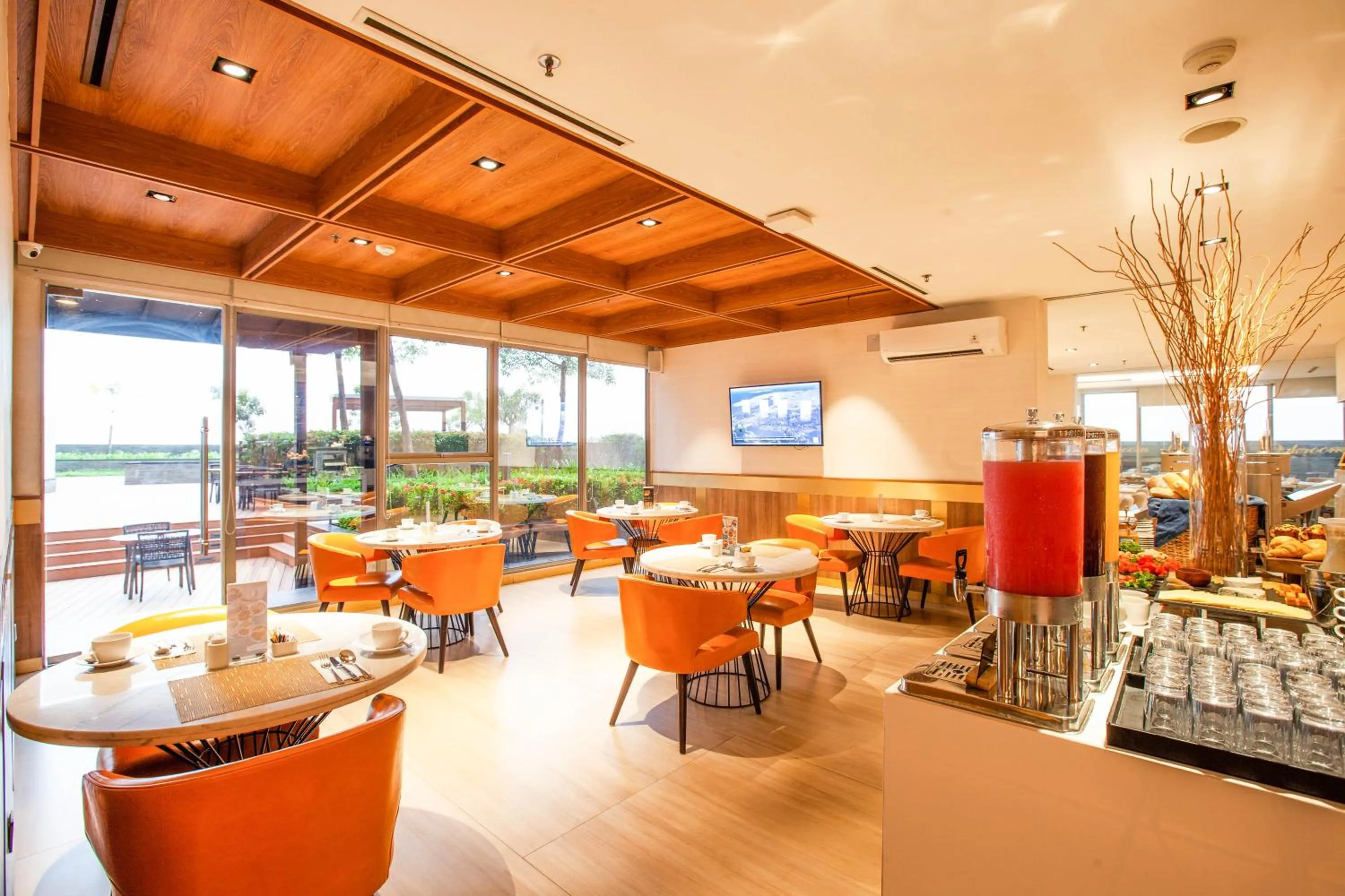 Restaurant/places to eat in Oakwood Apartments PIK Jakarta