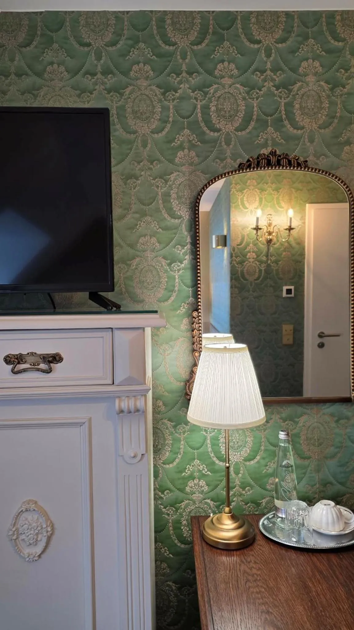 Photo of the whole room in Hôtel du Train