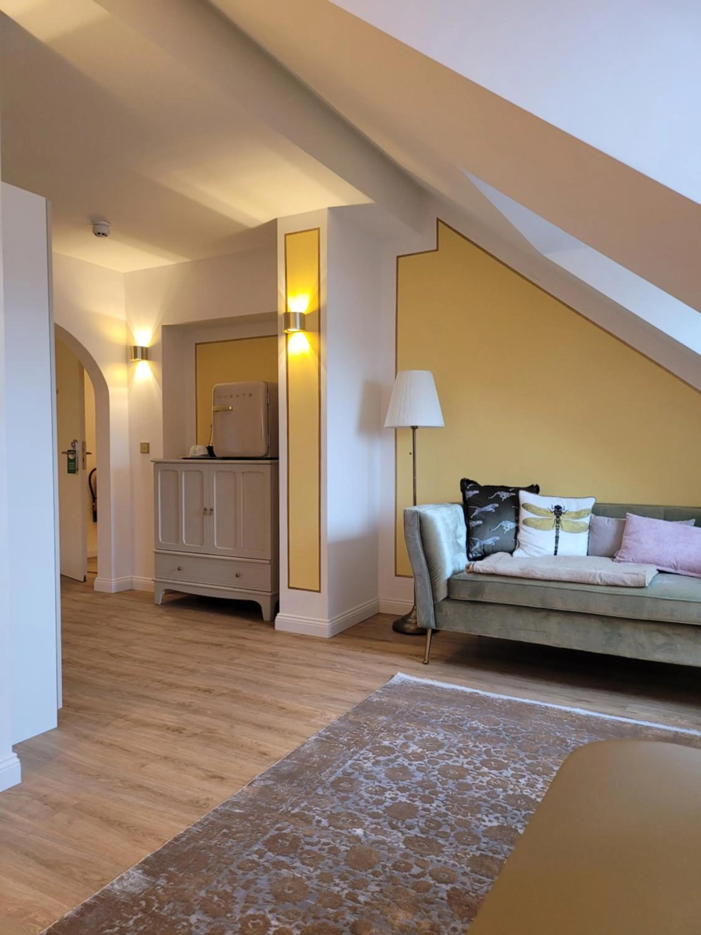 Photo of the whole room, Bed in Hôtel du Train