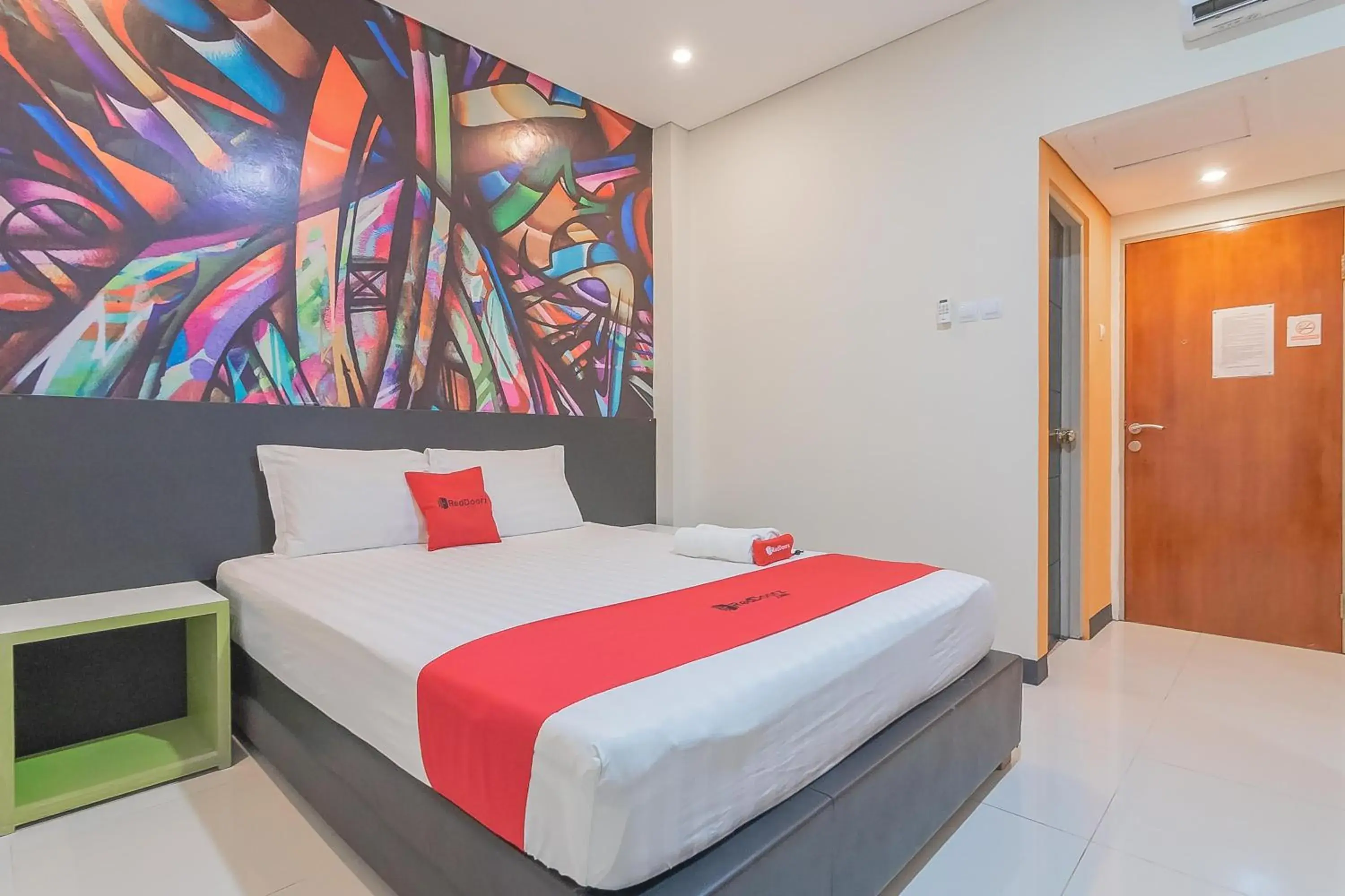 Bedroom, Bed in RedDoorz at Rajawali KM 5 Palangkaraya Bedroom, Bed in RedDoorz at Rajawali KM 5 Palangkaraya