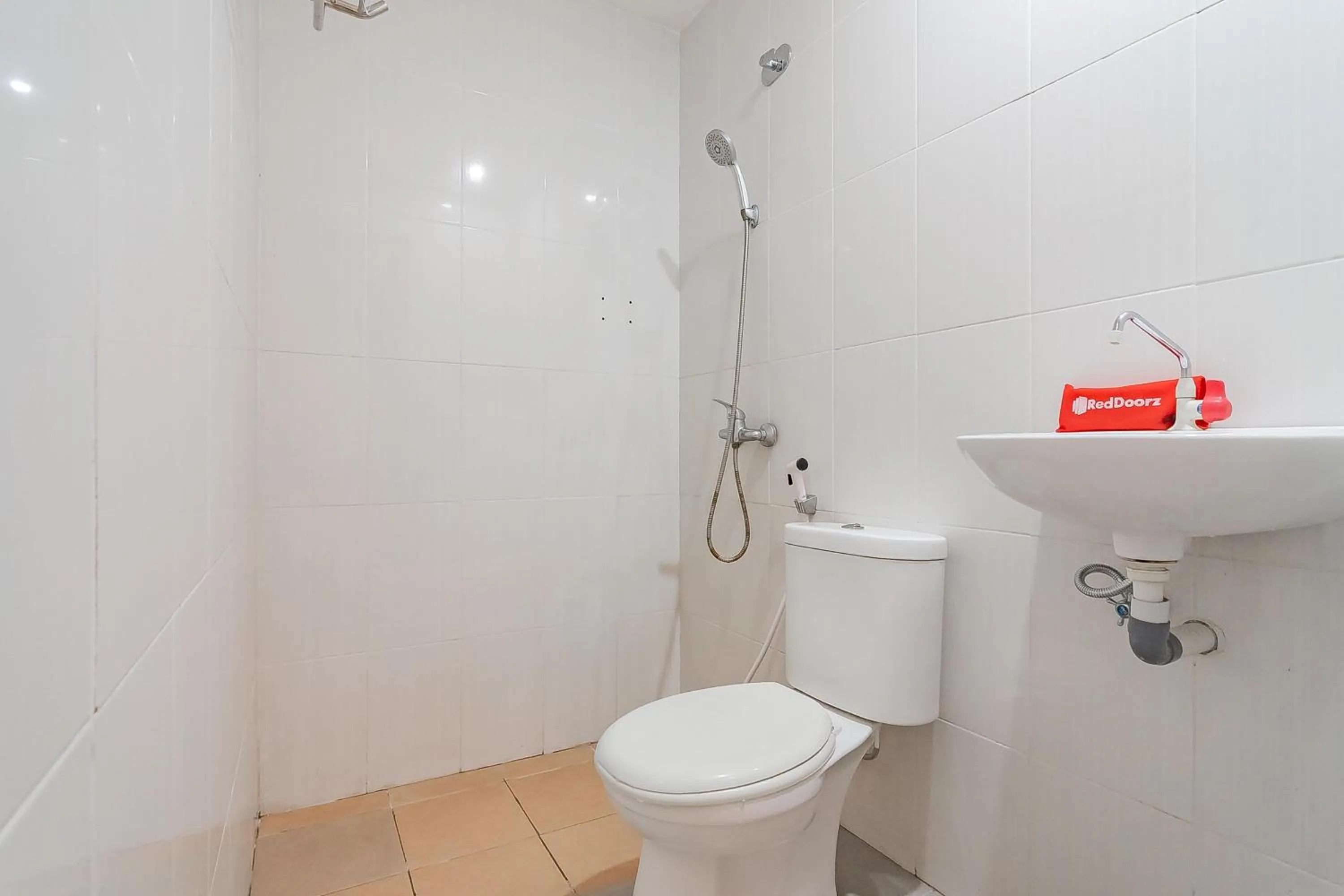 Bathroom in RedDoorz at Rajawali KM 5 Palangkaraya