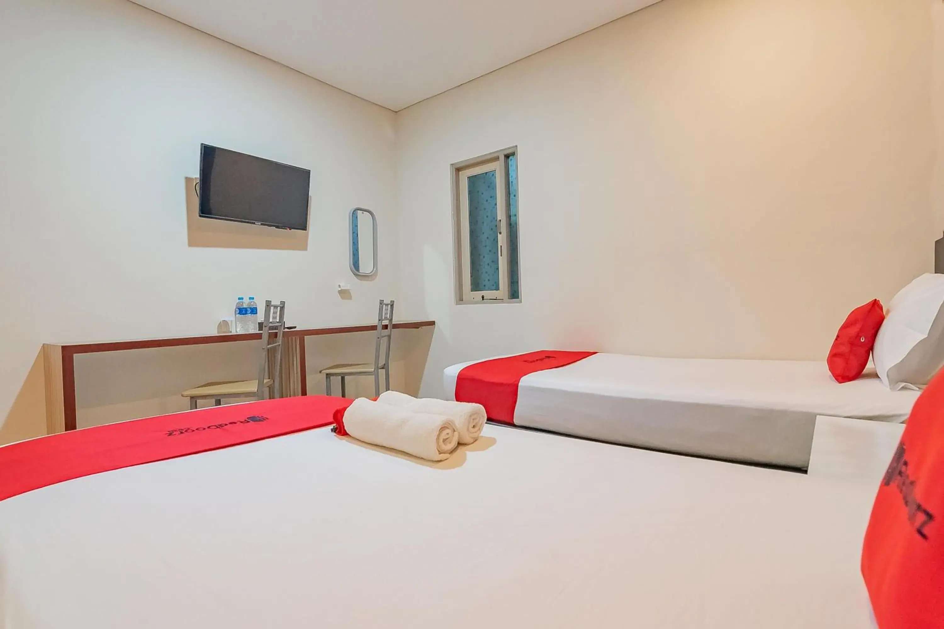 Bedroom, Bed in RedDoorz at Rajawali KM 5 Palangkaraya Bedroom, Bed in RedDoorz at Rajawali KM 5 Palangkaraya