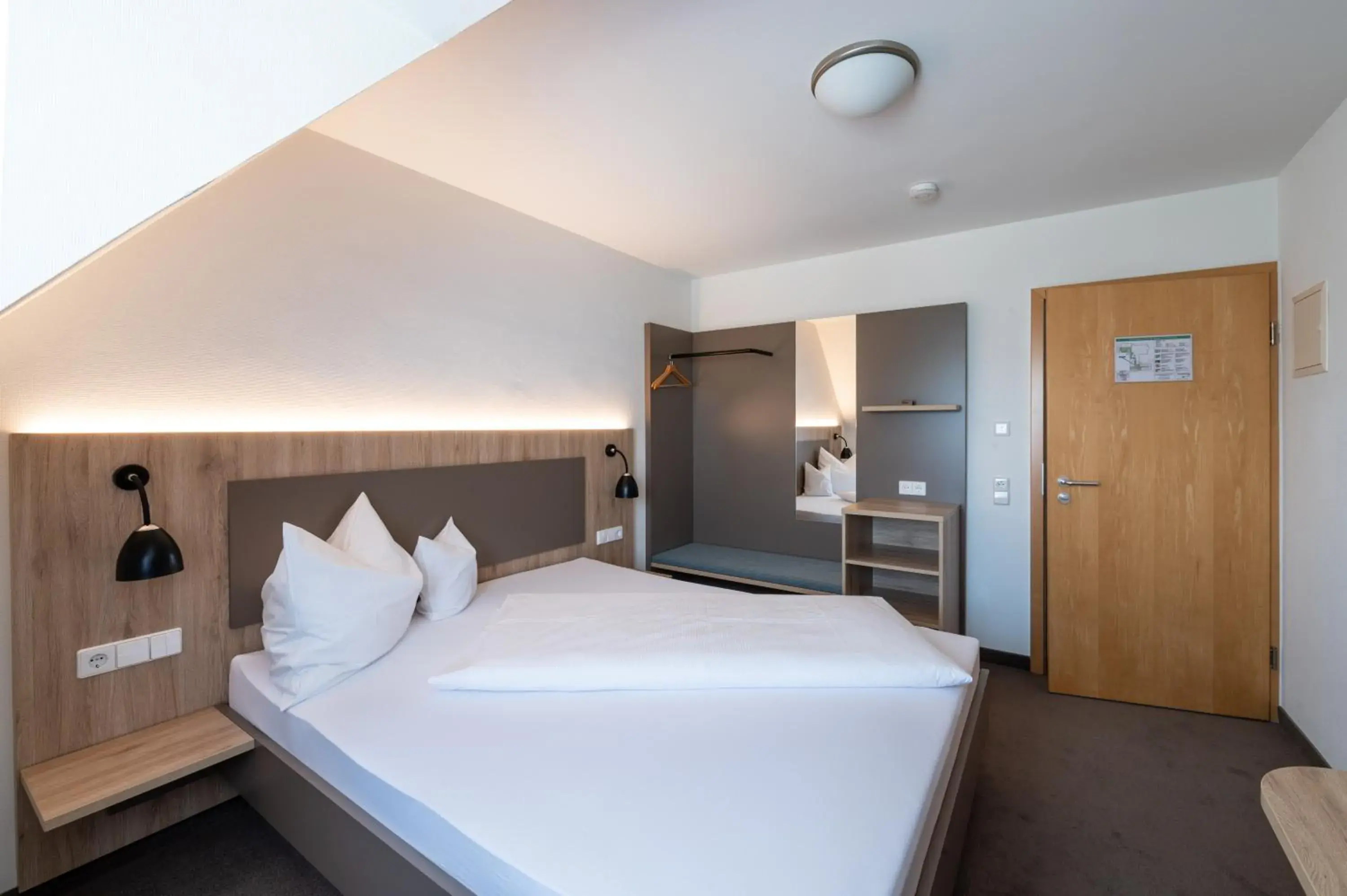 Photo of the whole room, Bed in Landschloss Korntal Photo of the whole room, Bed in Landschloss Korntal