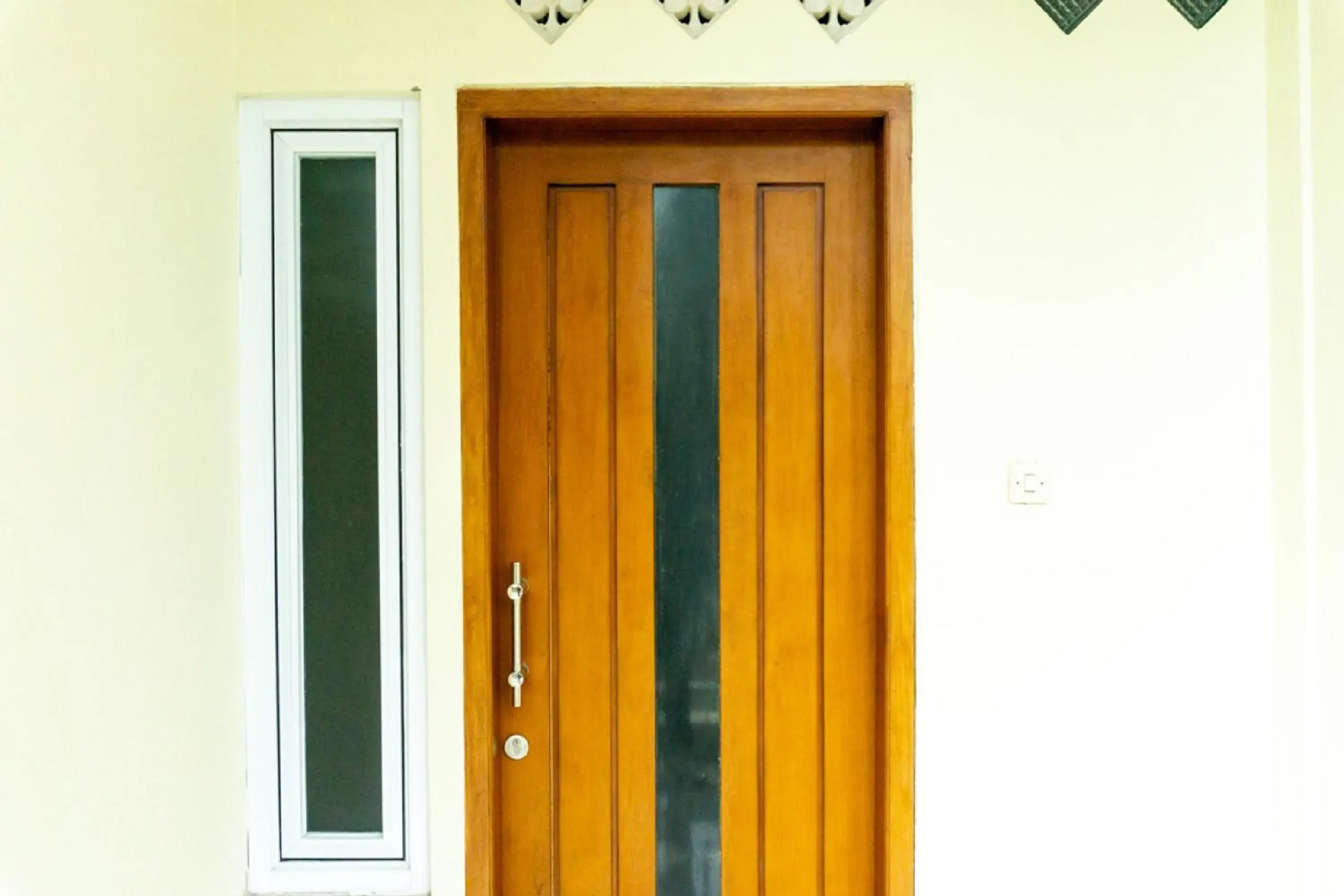 Facade/entrance in RedDoorz near Benteng Van Den Bosch Facade/entrance in RedDoorz near Benteng Van Den Bosch