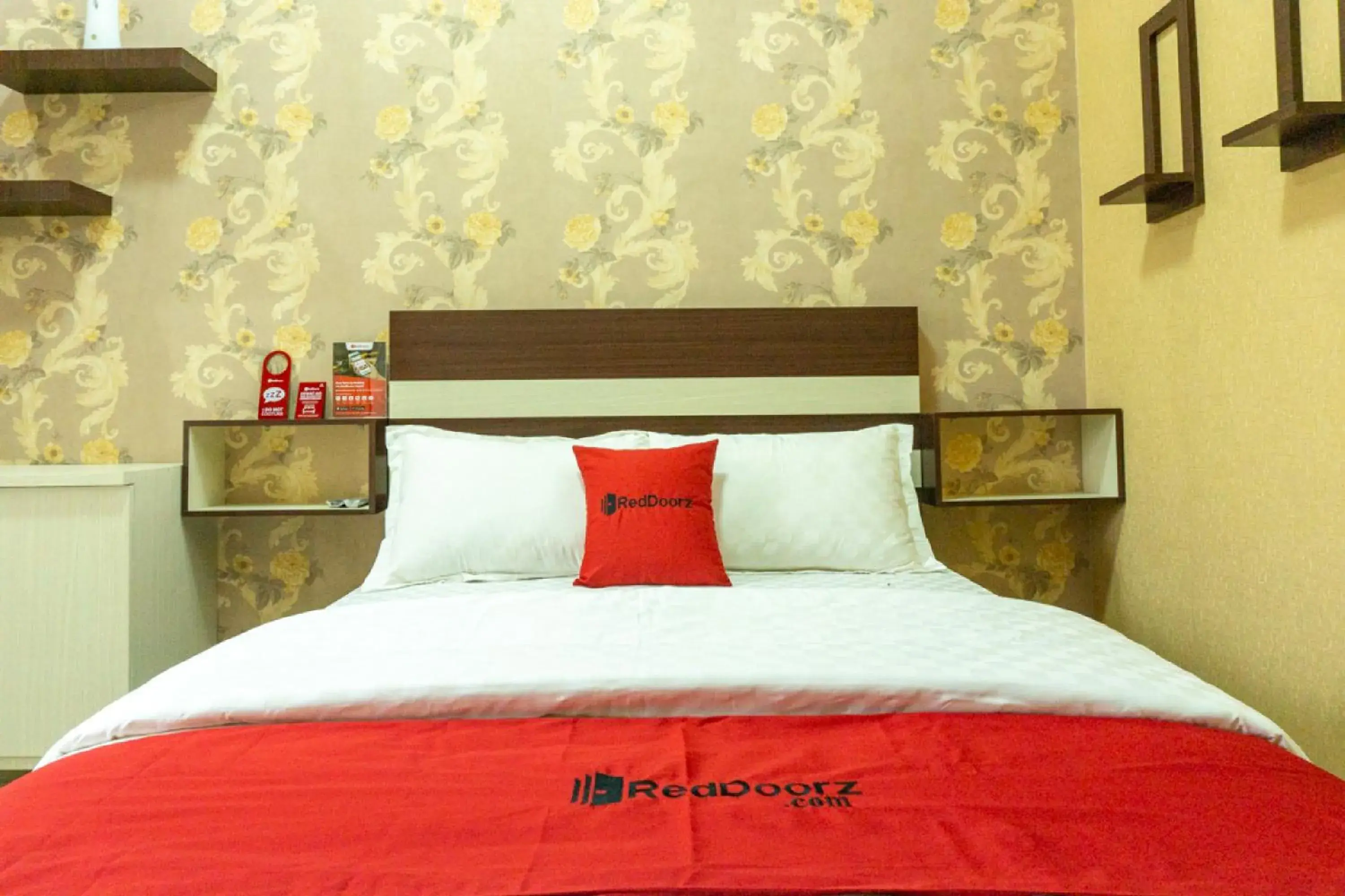 Bedroom, Bed in RedDoorz near Benteng Van Den Bosch Bedroom, Bed in RedDoorz near Benteng Van Den Bosch