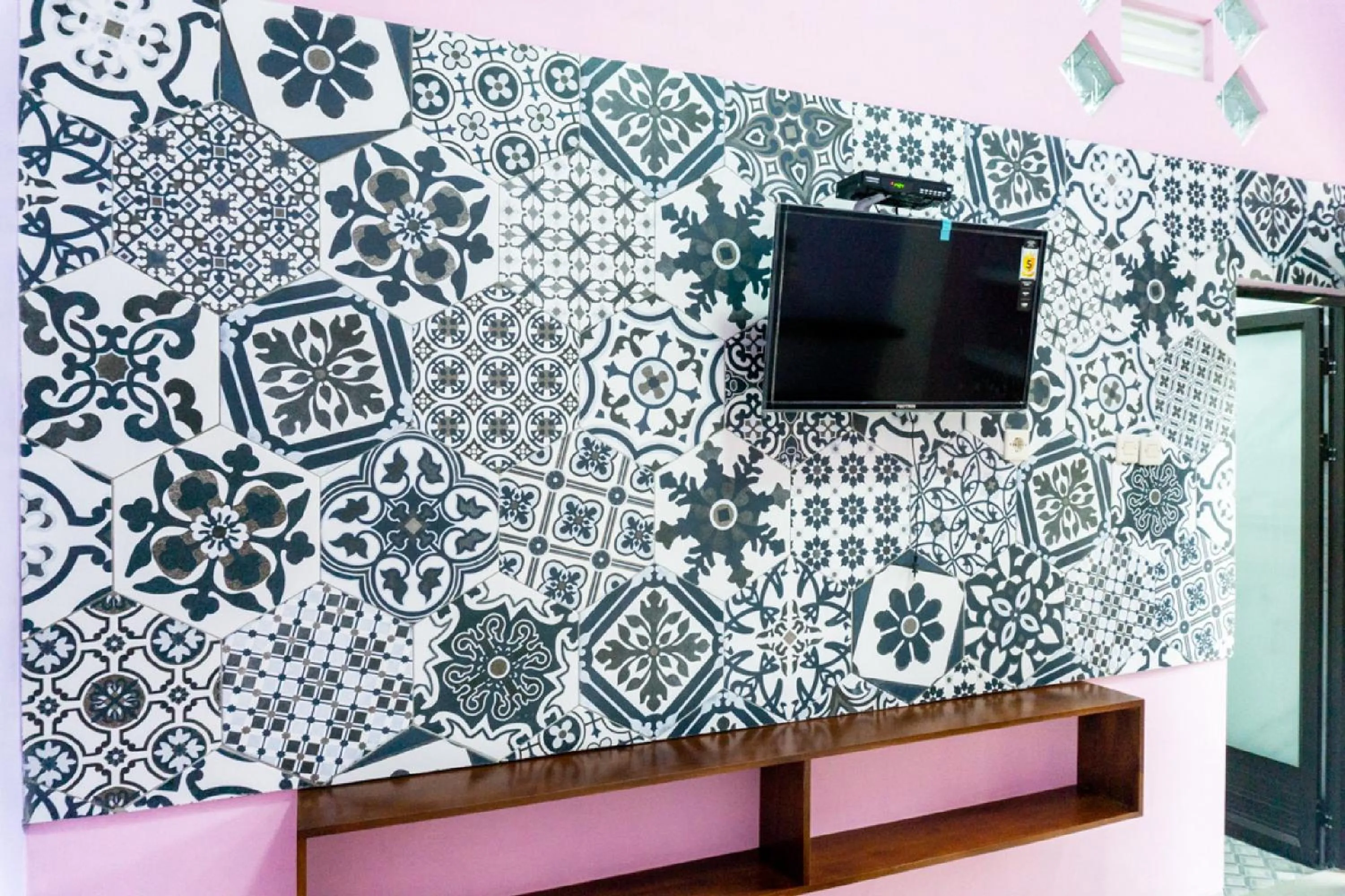 RedDoorz near Benteng Van Den Bosch