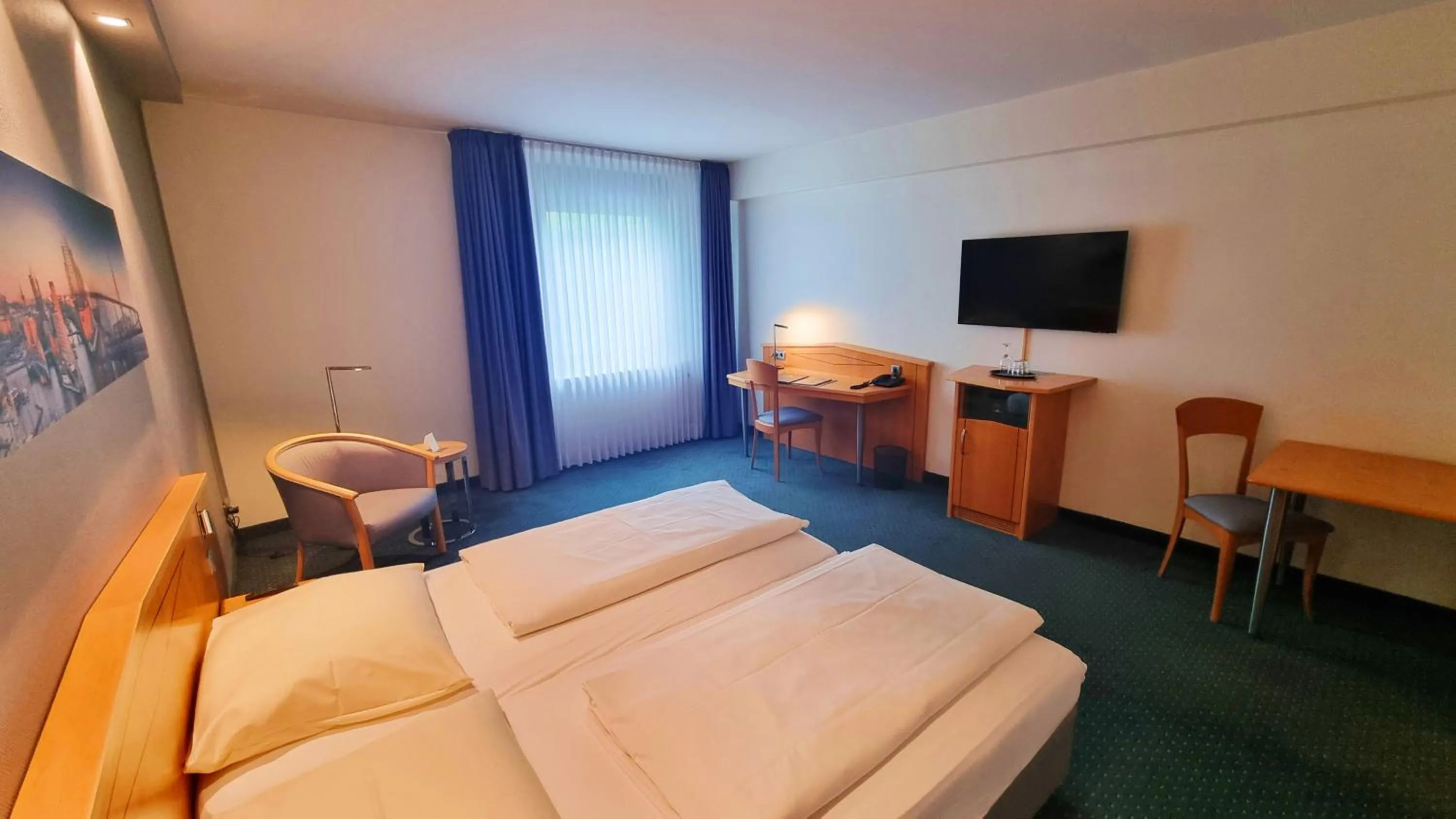 Photo of the whole room, Bed in Hotel Panorama Hamburg-Harburg