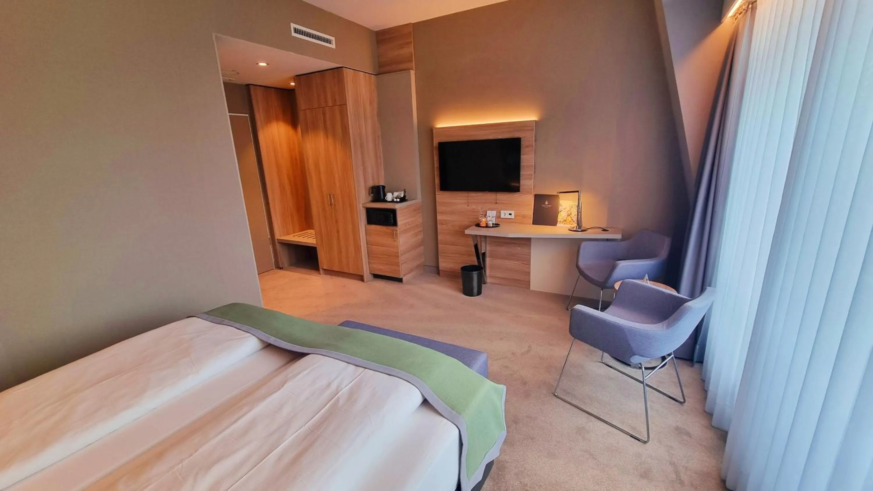 Photo of the whole room, Bed in Hotel Panorama Hamburg-Harburg