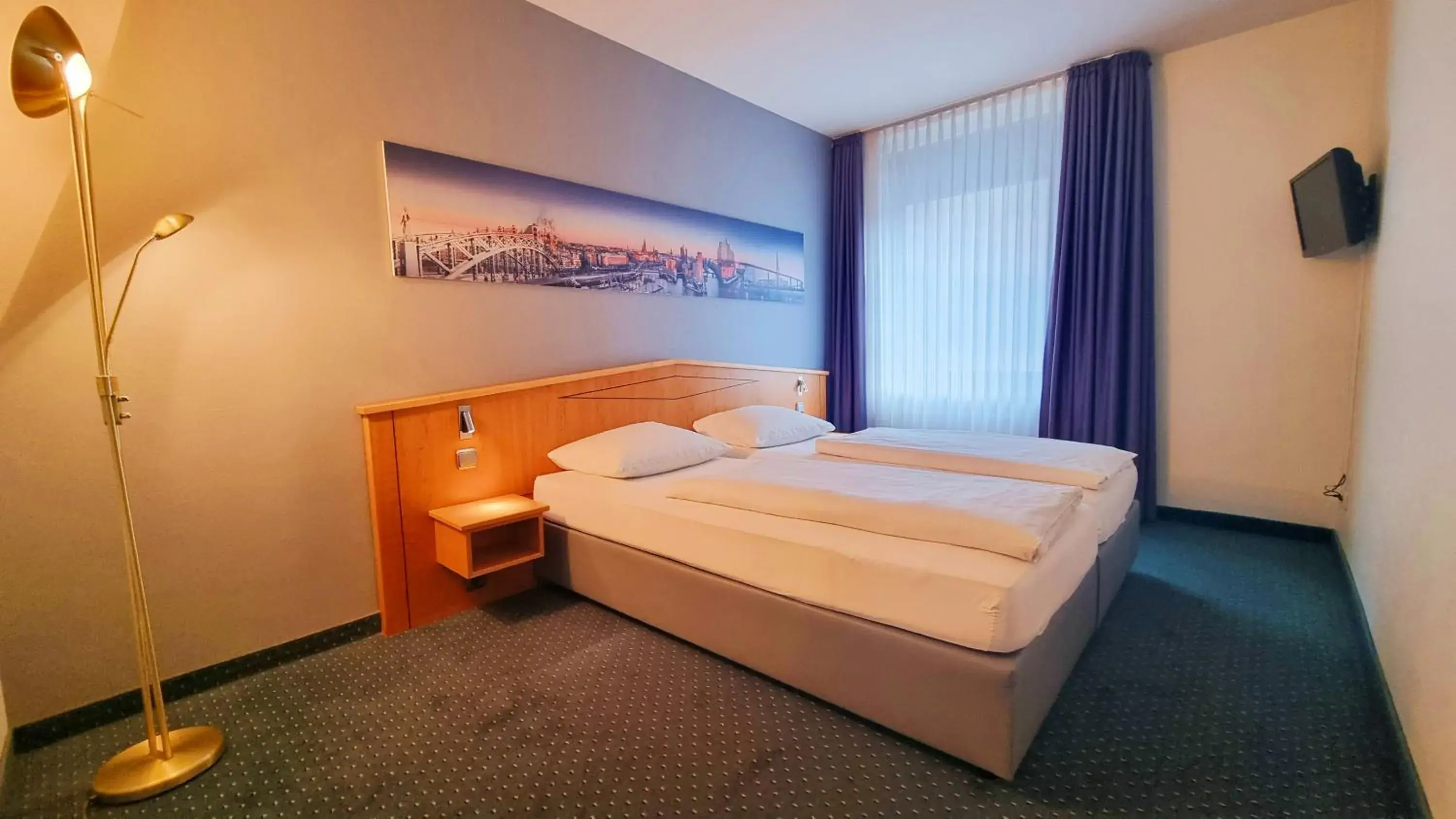 Photo of the whole room, Bed in Hotel Panorama Hamburg-Harburg Photo of the whole room, Bed in Hotel Panorama Hamburg-Harburg