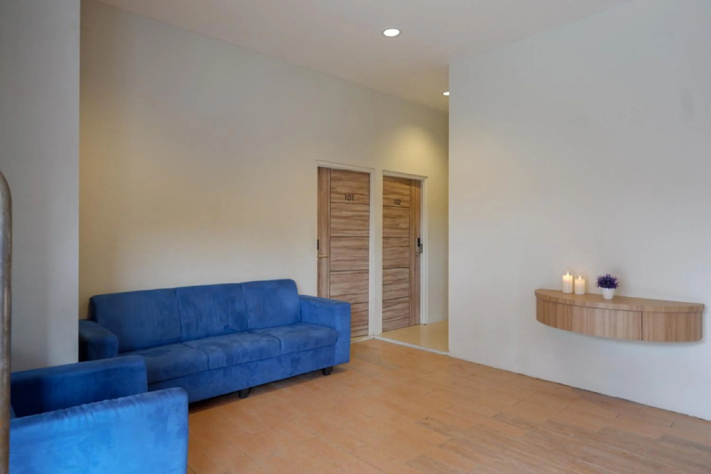 Living room in RedDoorz @ Jalan Kartini Semarang