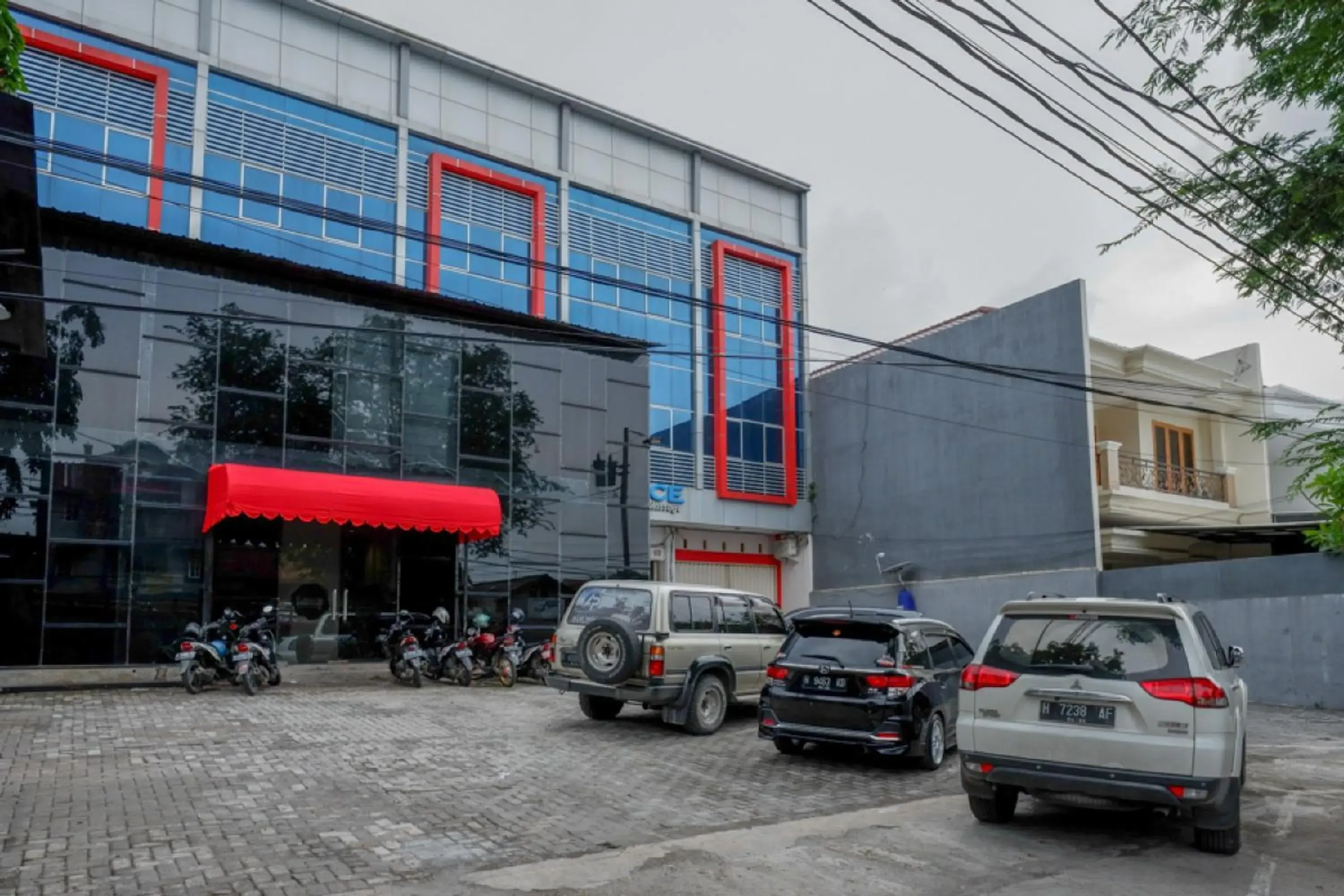 RedDoorz @ Jalan Kartini Semarang RedDoorz @ Jalan Kartini Semarang
