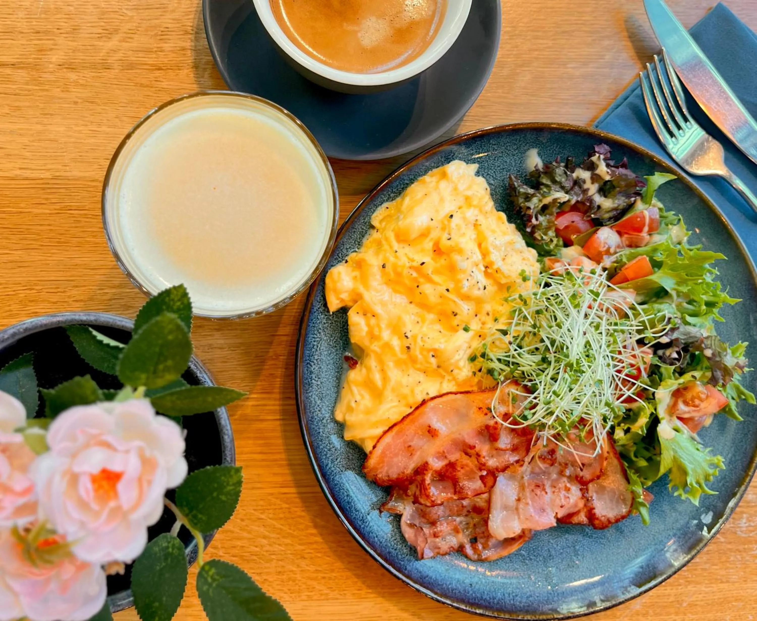 Restaurant/places to eat in LURICH Residences