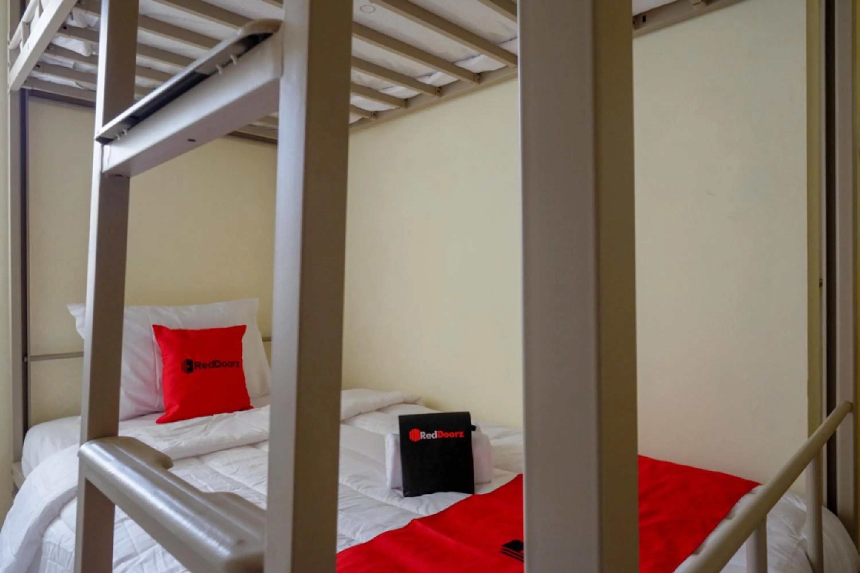 bunk bed, Bed in RedDoorz Hostel near Kota Lama Semarang