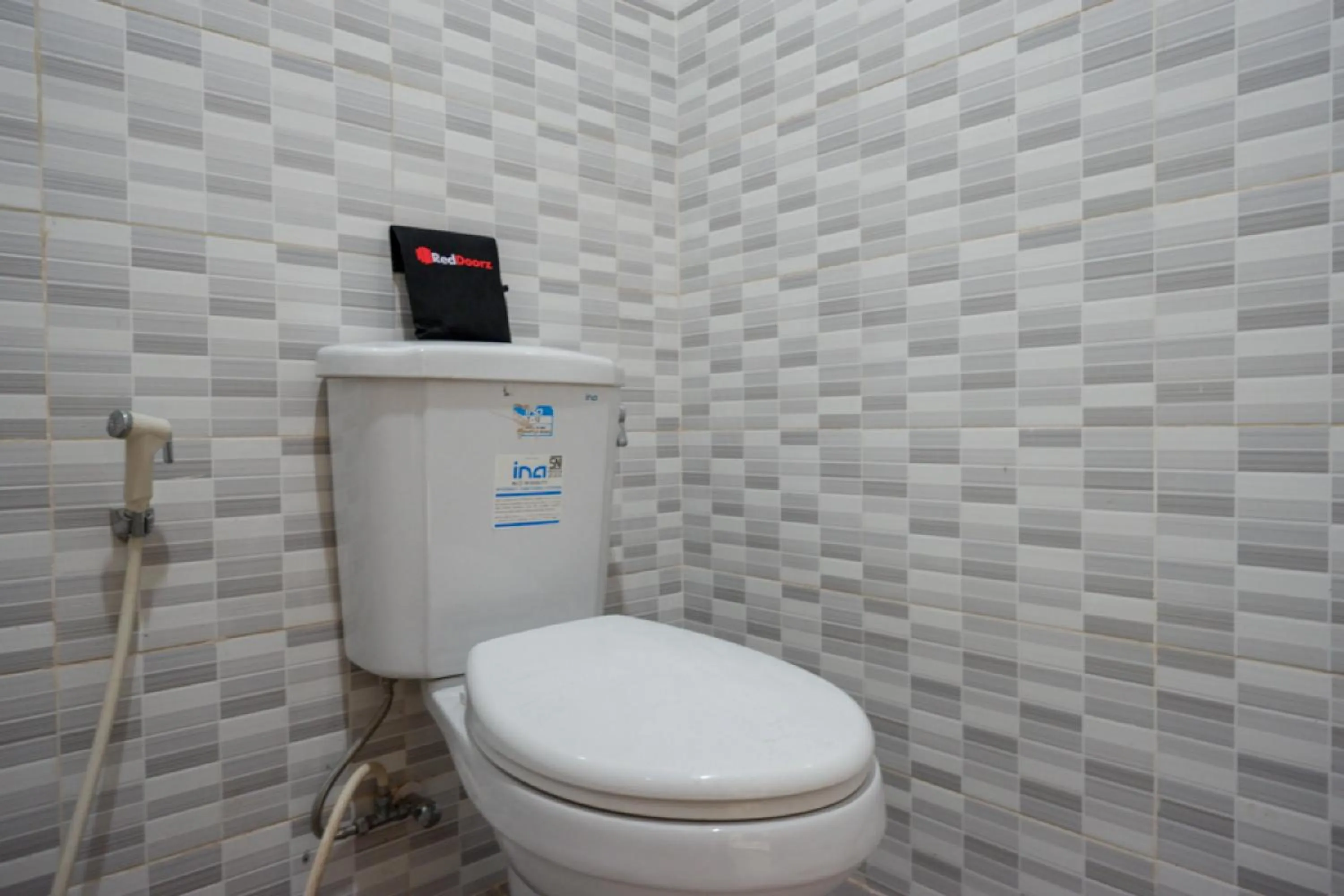 Bathroom in RedDoorz Hostel near Kota Lama Semarang