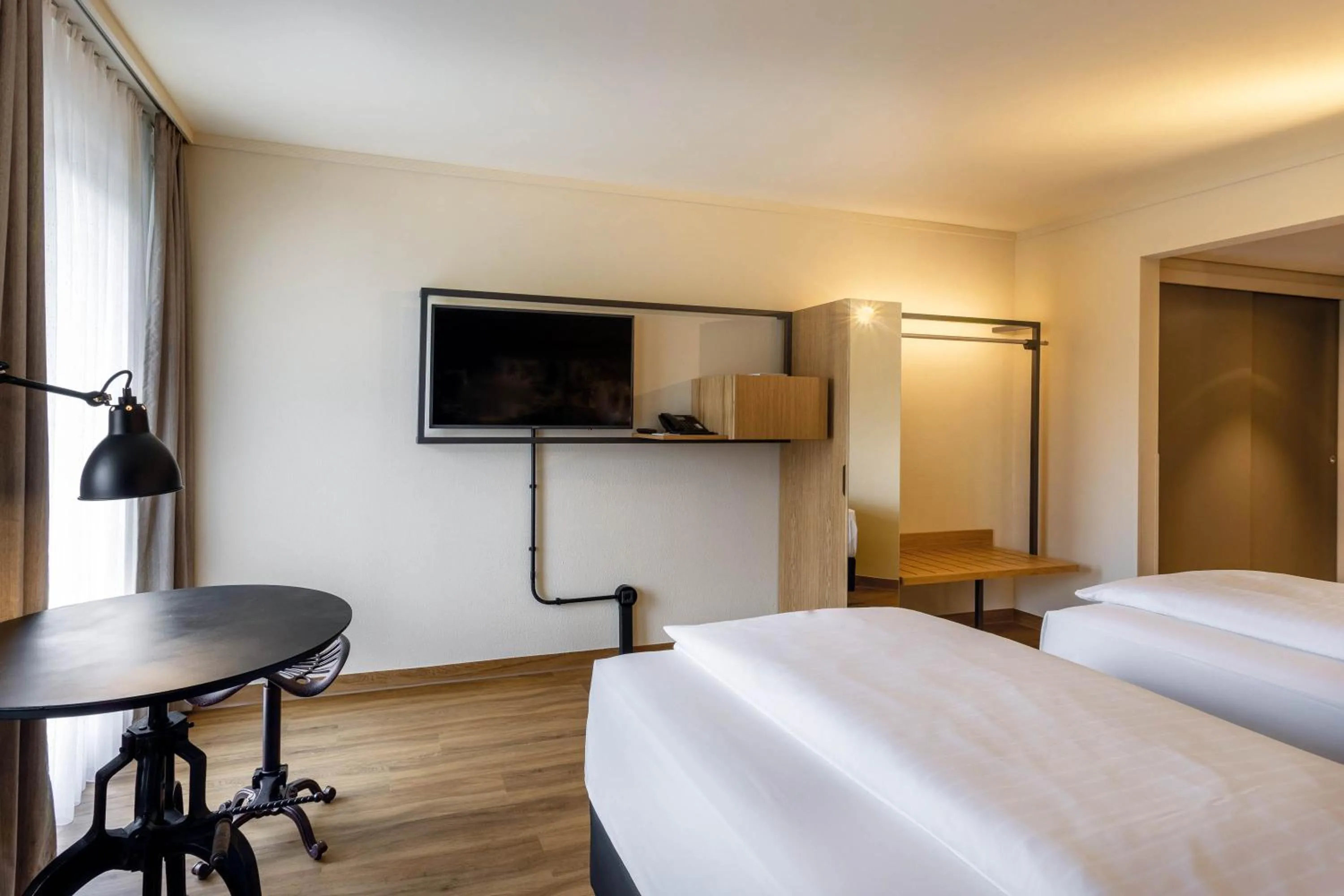 TV and multimedia, Bed in Seminaris Hotel Bad Boll