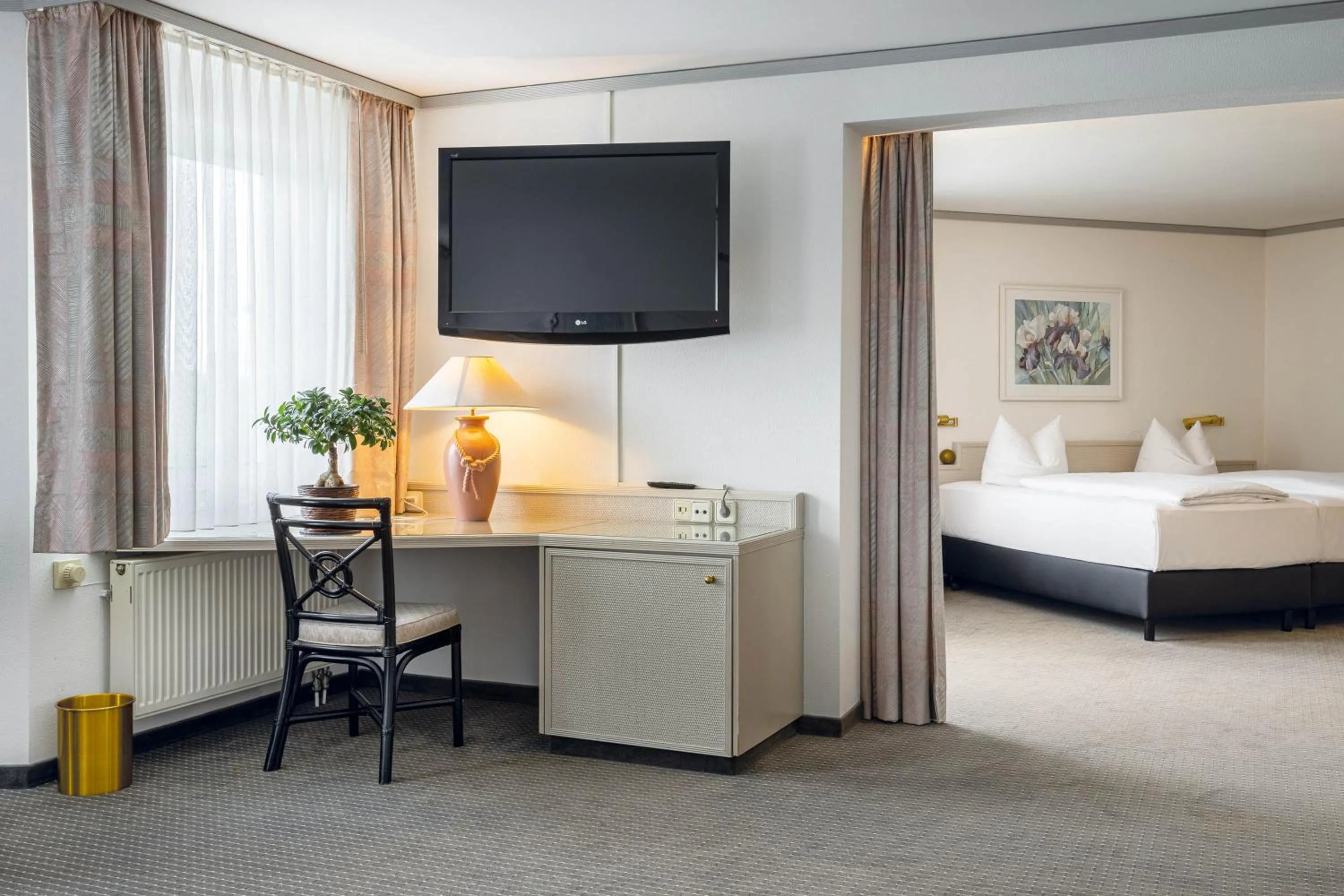 Seating area, Bed in Seminaris Hotel Bad Boll