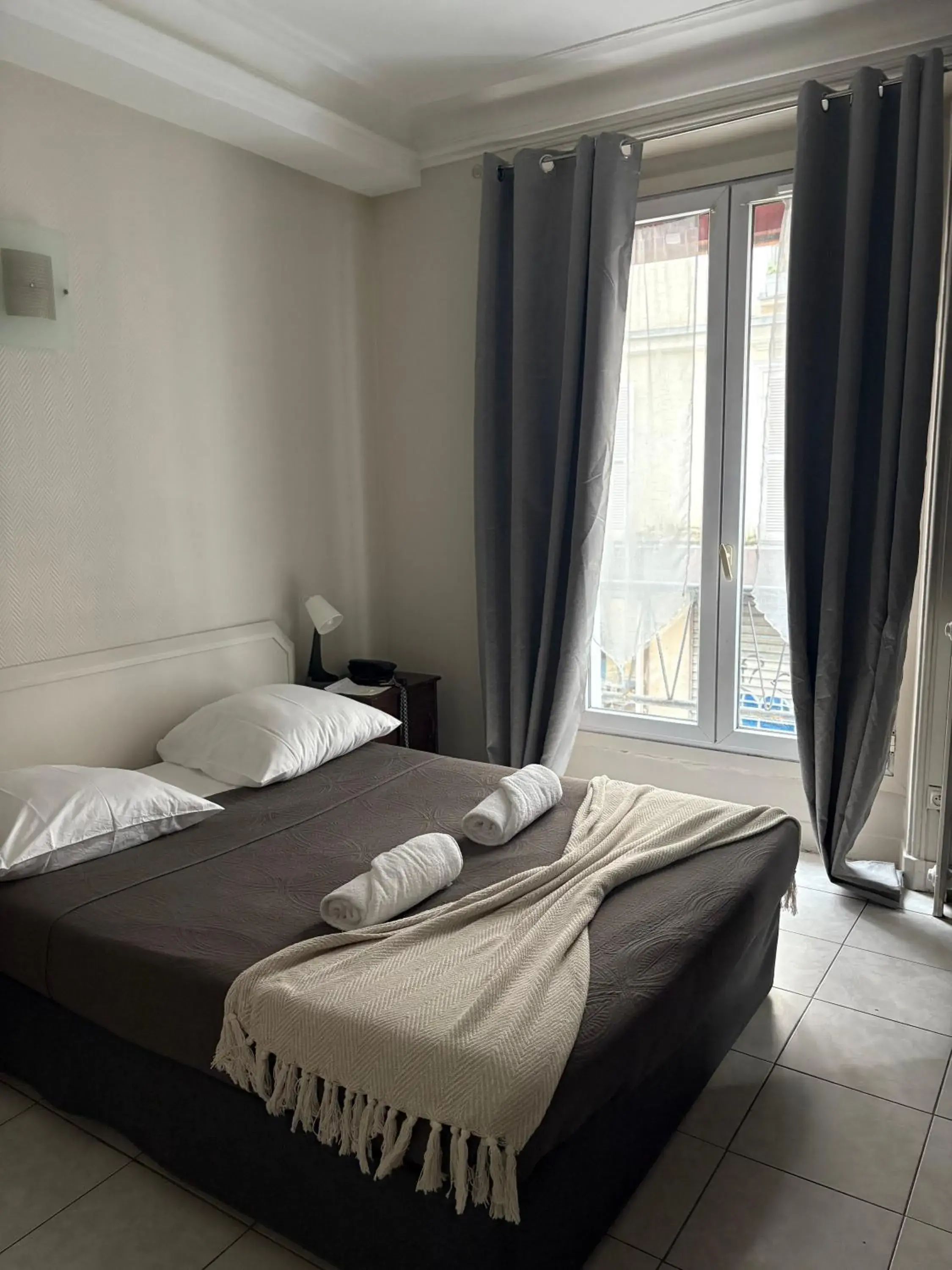 Bed in HOTEL DU MONT LOUIS Bed in HOTEL DU MONT LOUIS