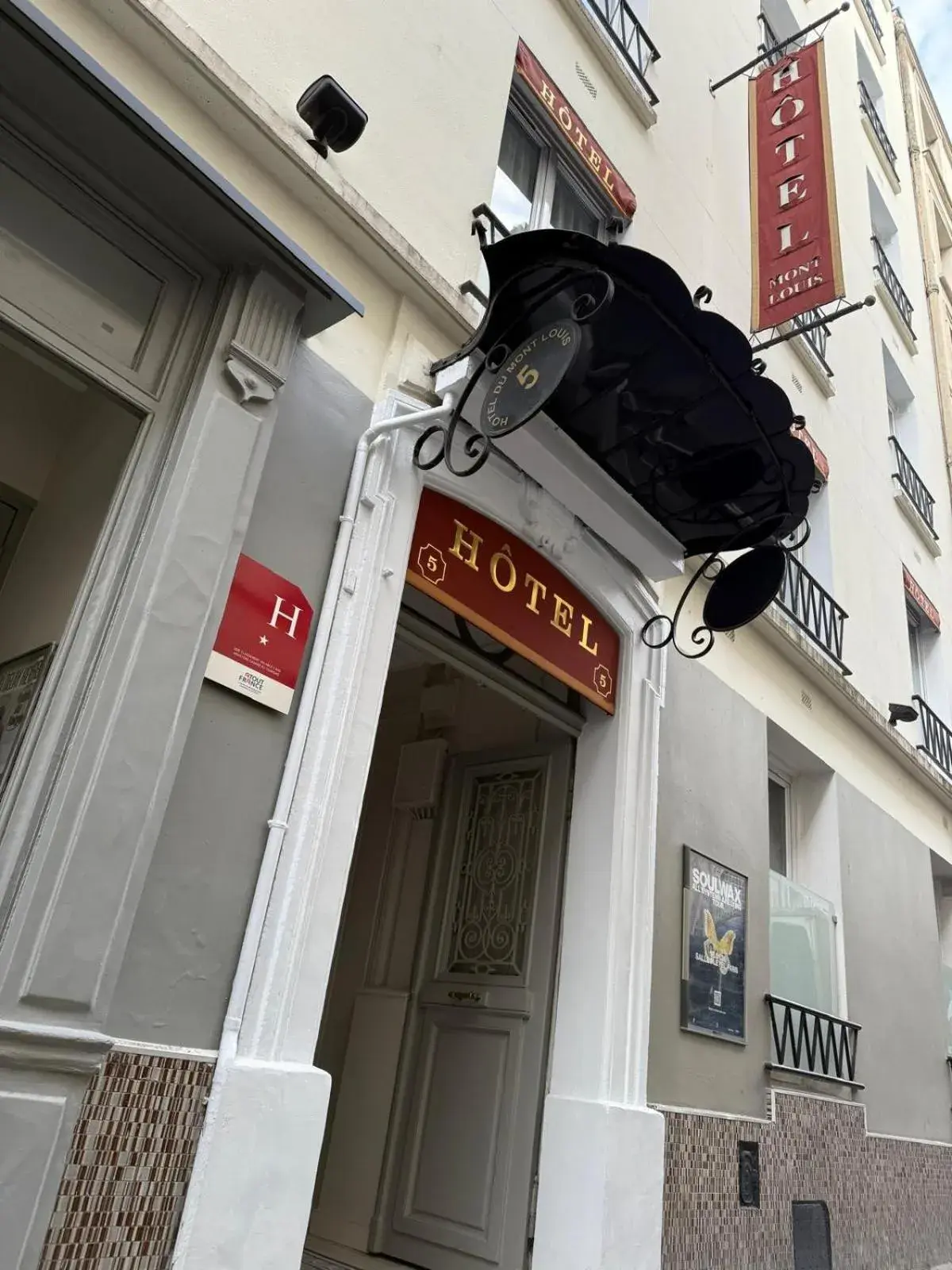 Facade/entrance in HOTEL DU MONT LOUIS Facade/entrance in HOTEL DU MONT LOUIS