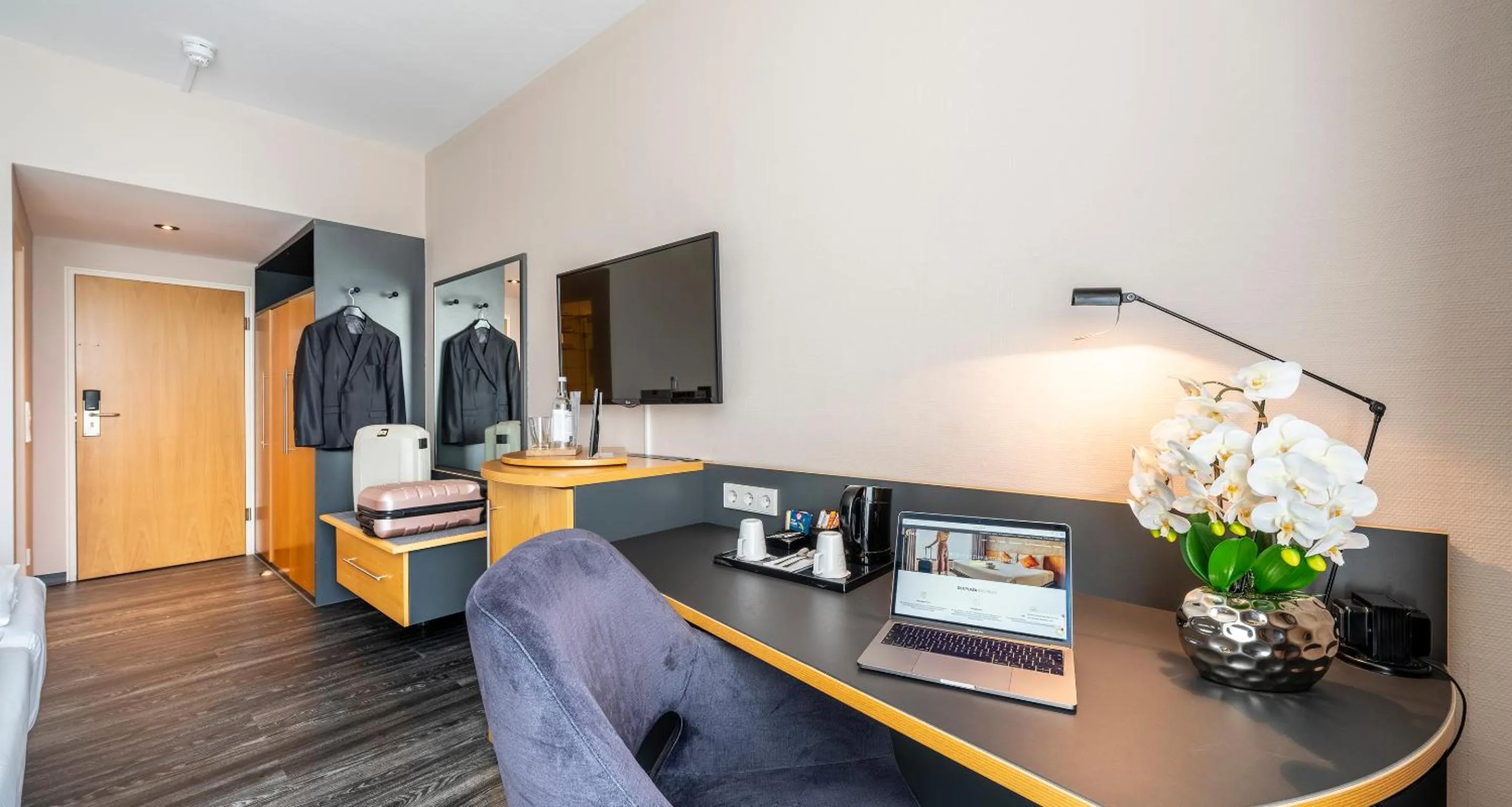 TV and multimedia in PLAZA INN Heidehof