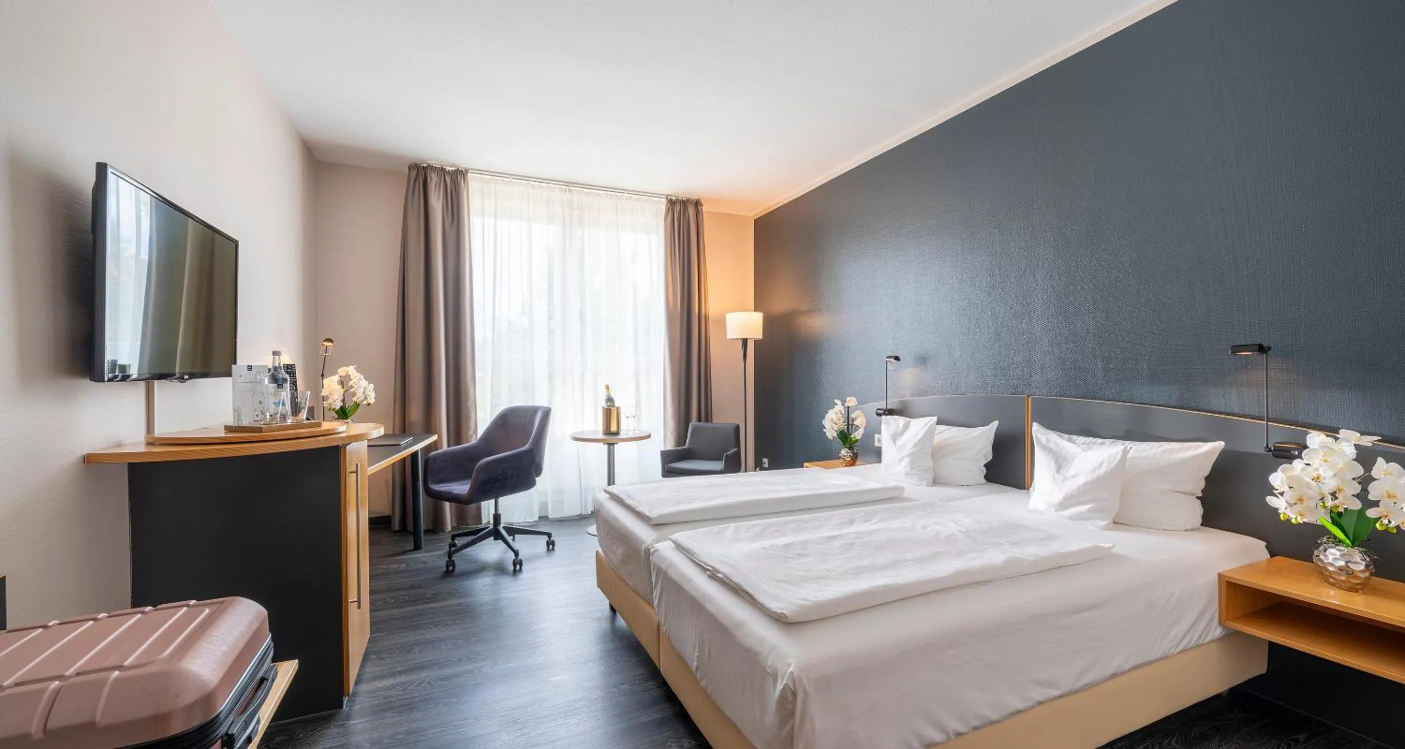 TV and multimedia, Bed in PLAZA INN Heidehof