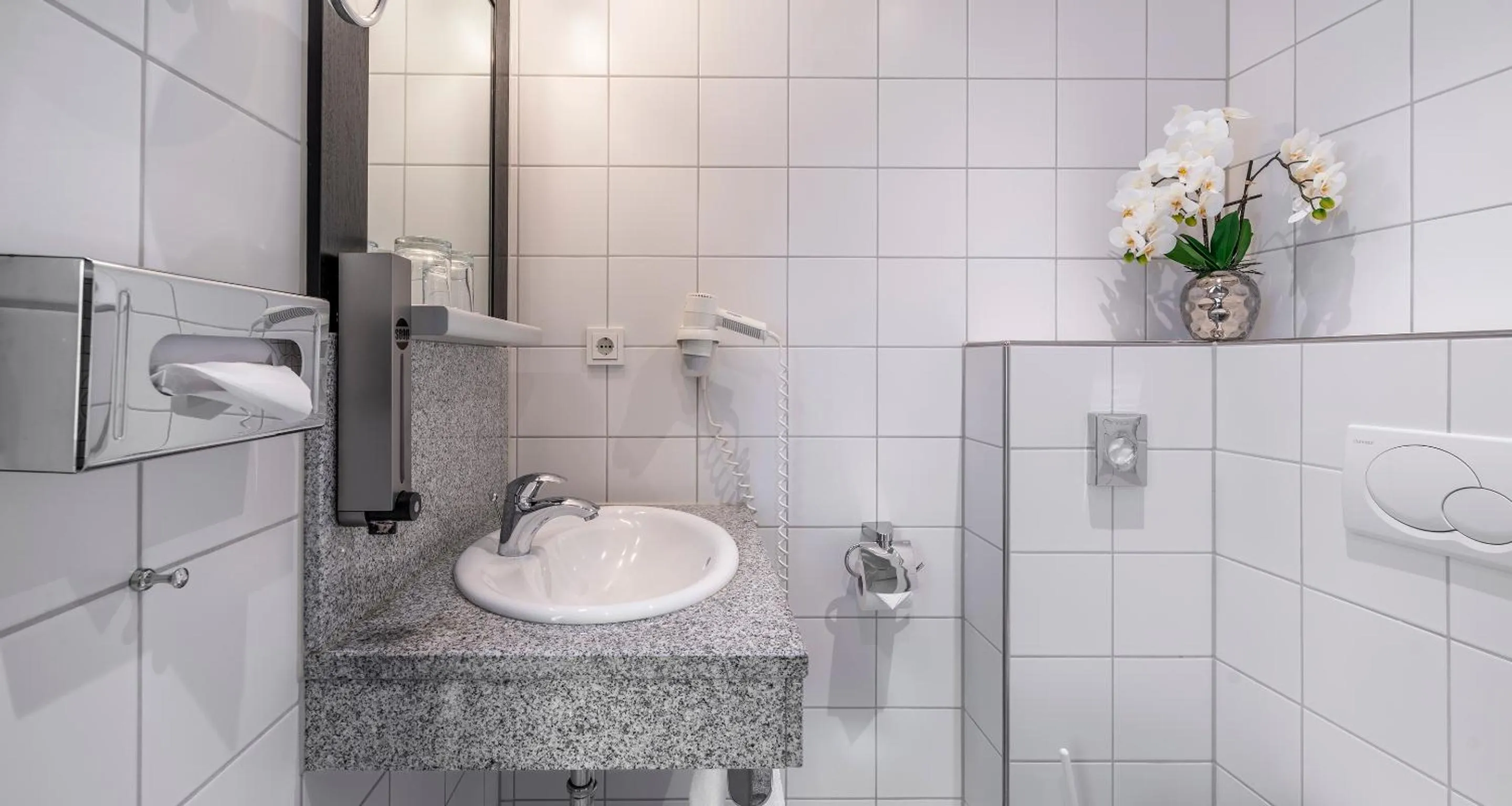 Bathroom in PLAZA INN Heidehof