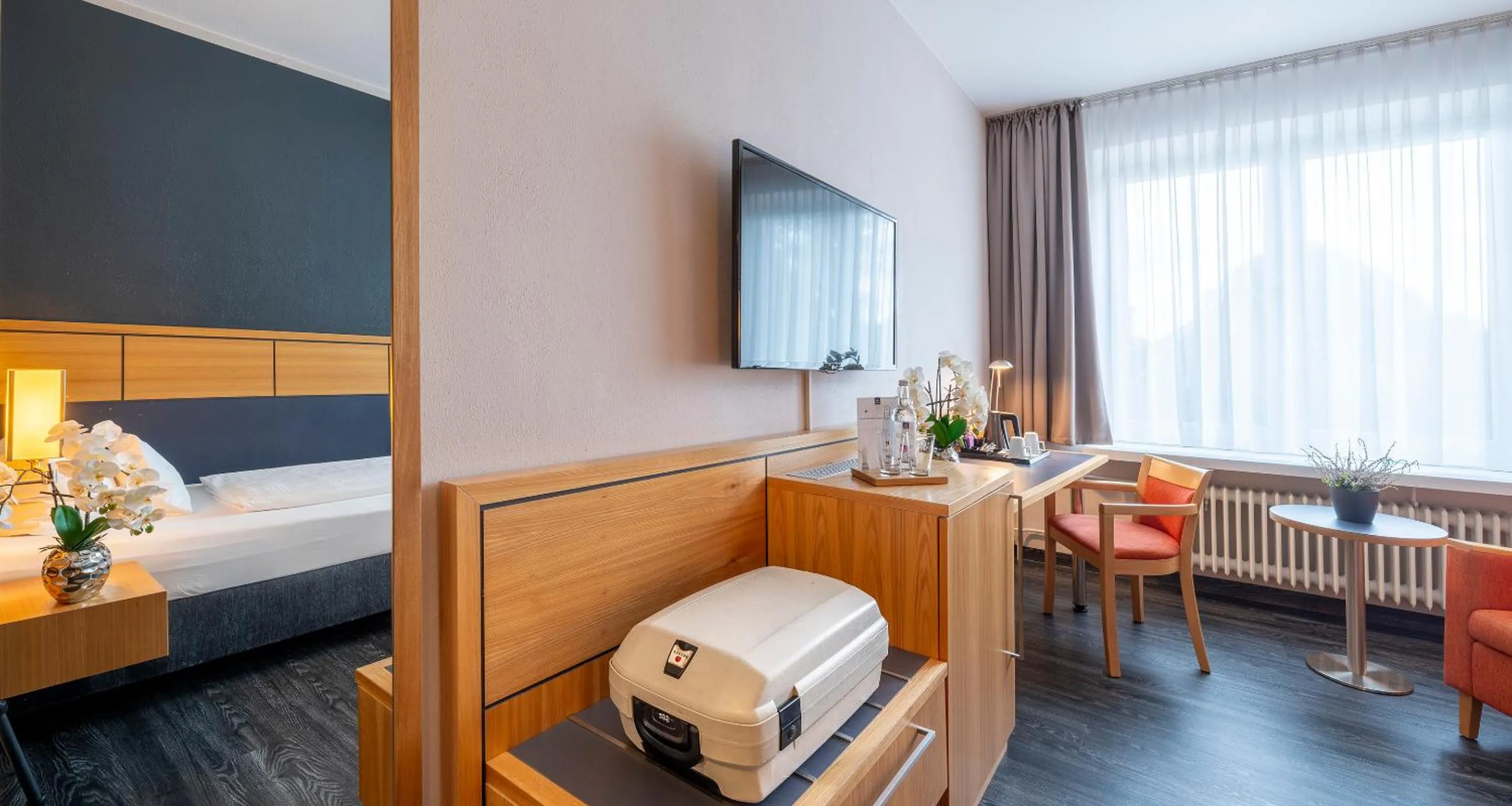 TV and multimedia, Bed in PLAZA INN Heidehof