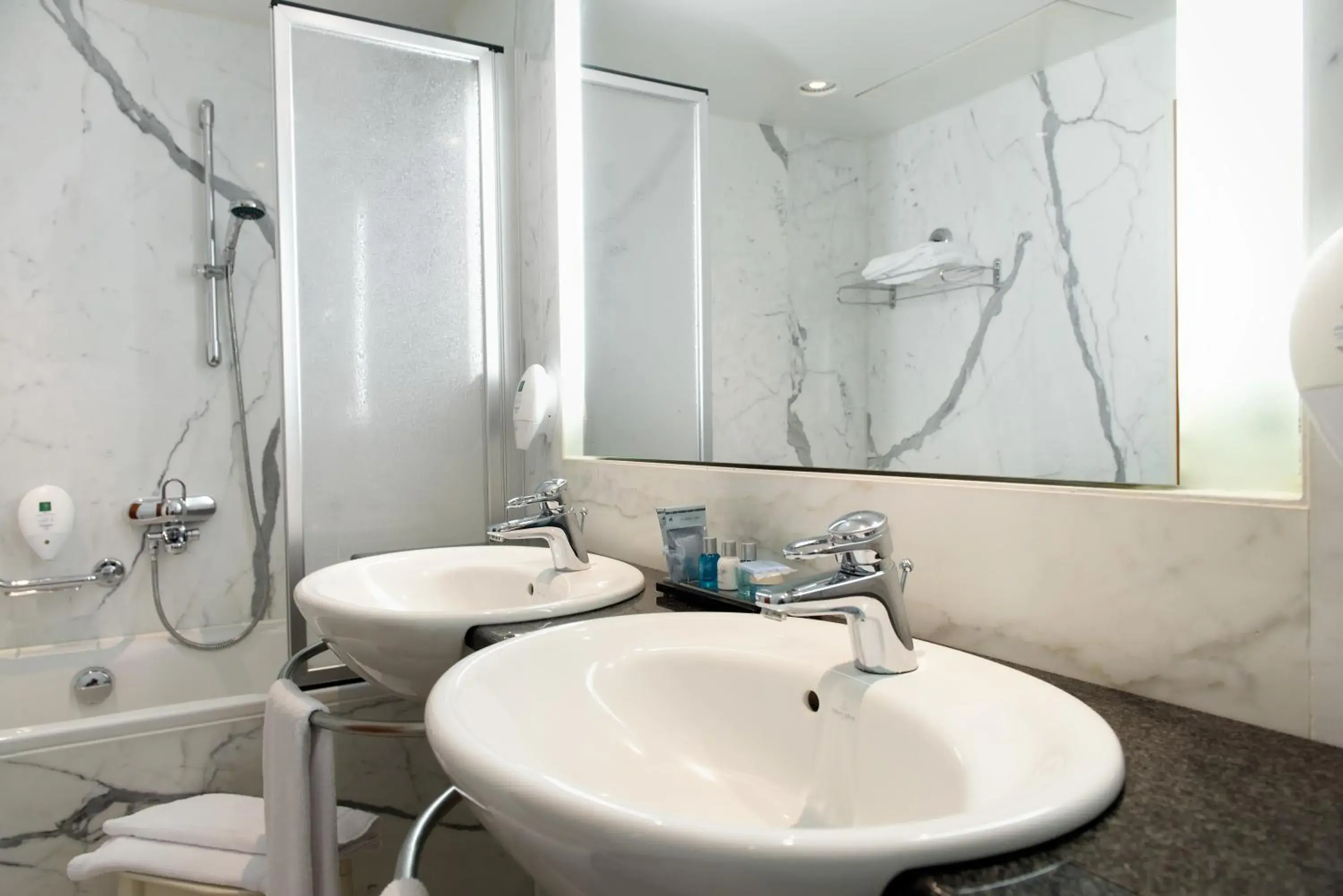 Bathroom in Radisson Blu Fürst Leopold Hotel Bathroom in Radisson Blu Fürst Leopold Hotel