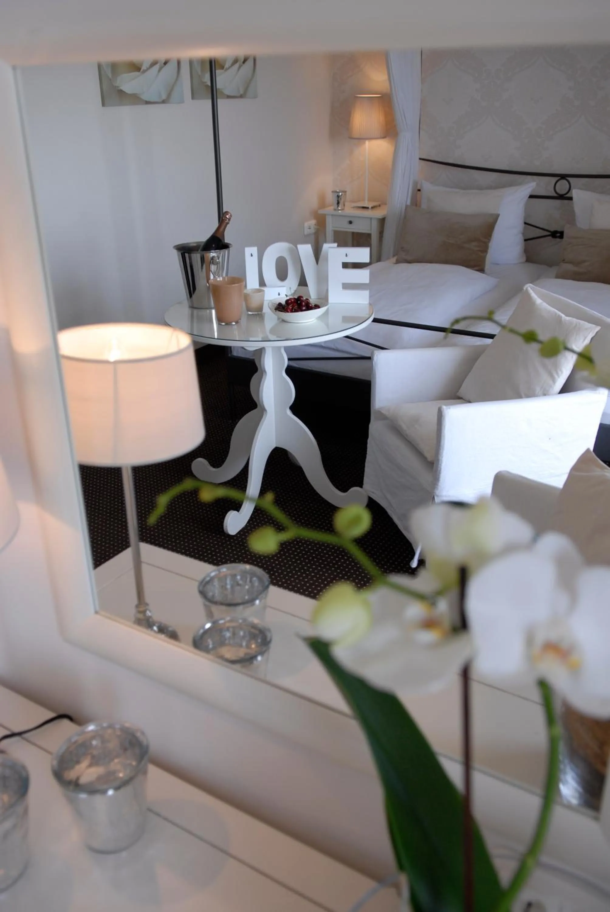 Decorative detail, Restaurant/Places to Eat in Hotel Friends