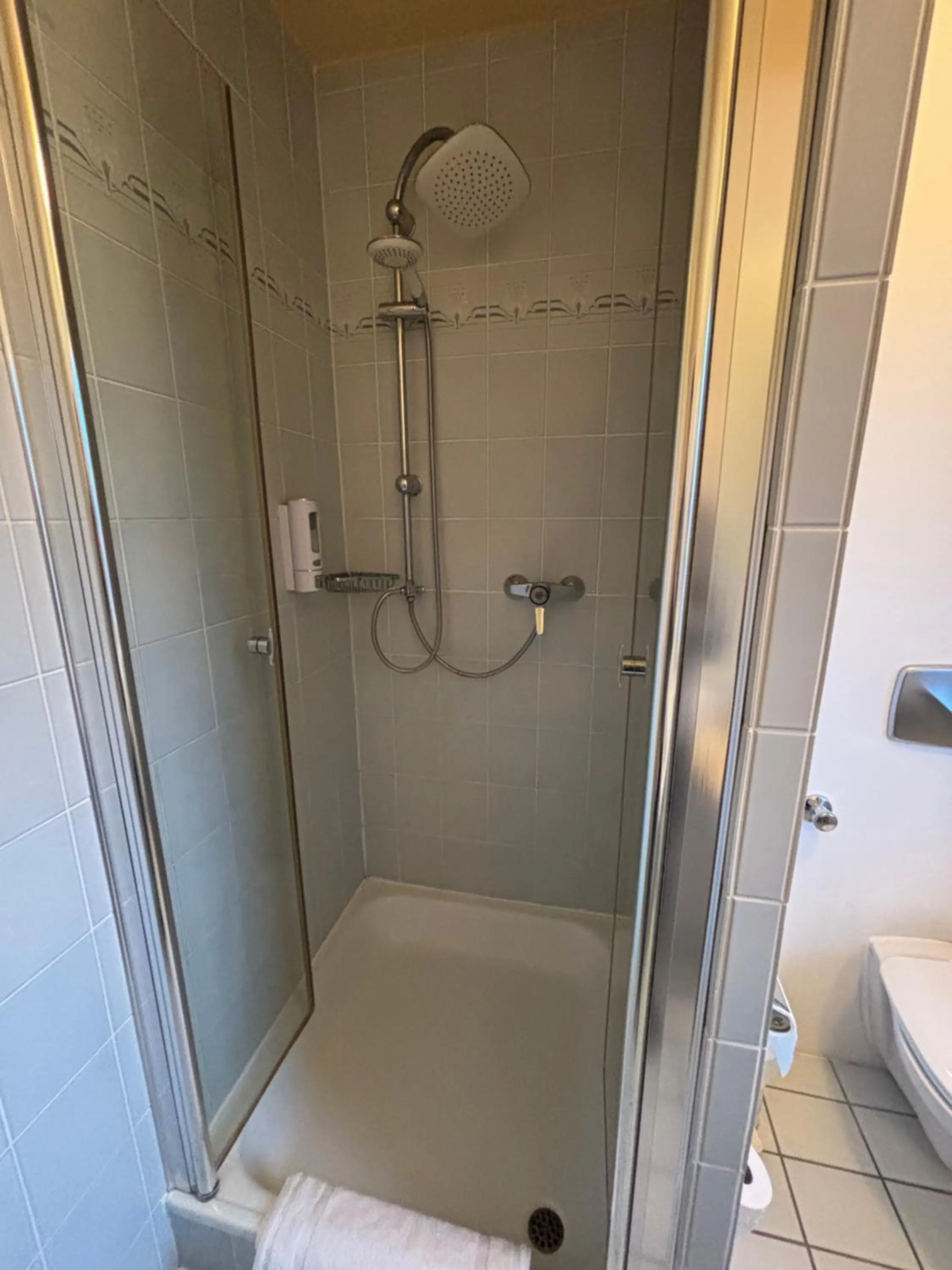 Shower in Hotel Pontivy