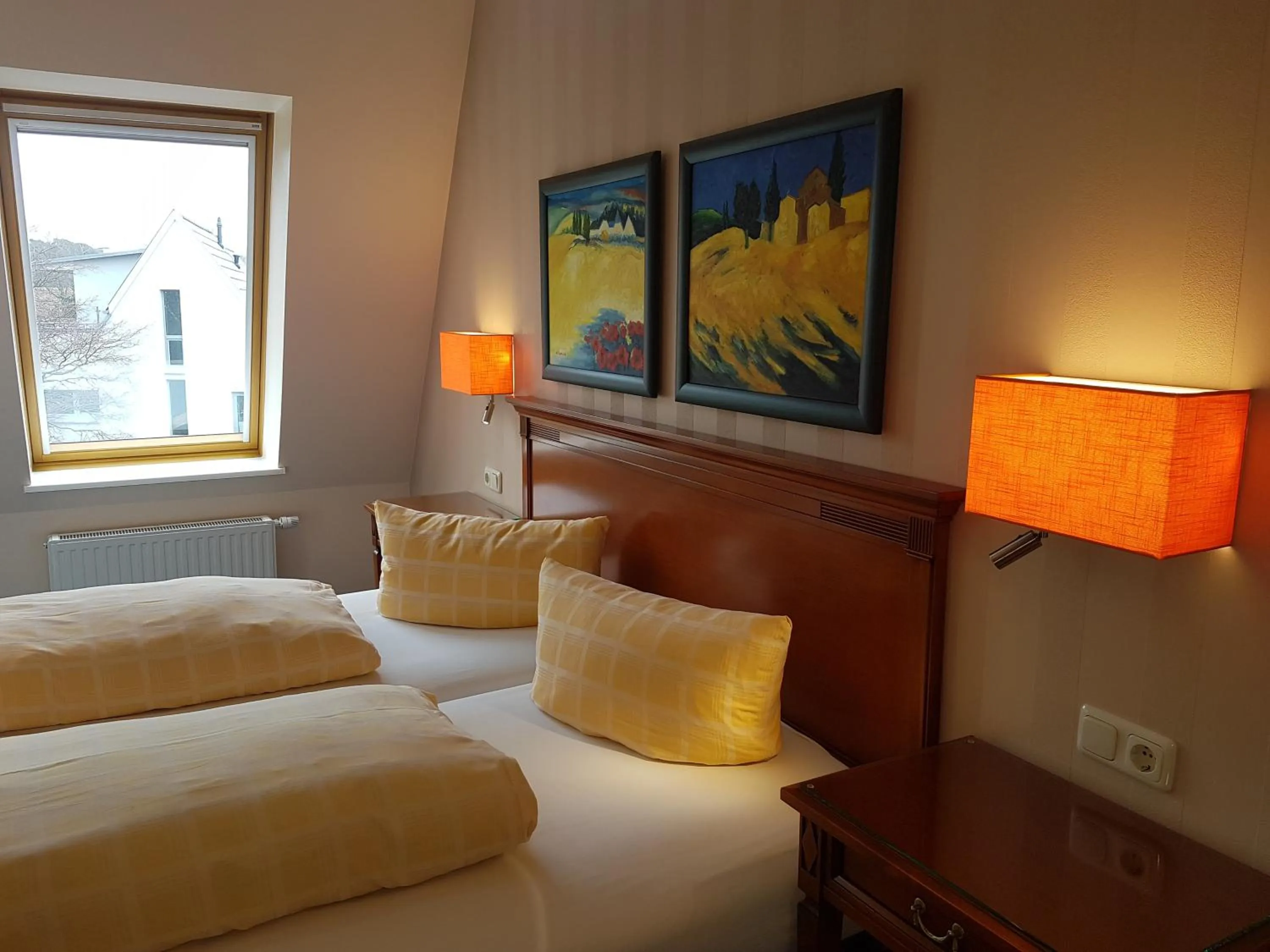 Bed in Dünenhotel am Meer