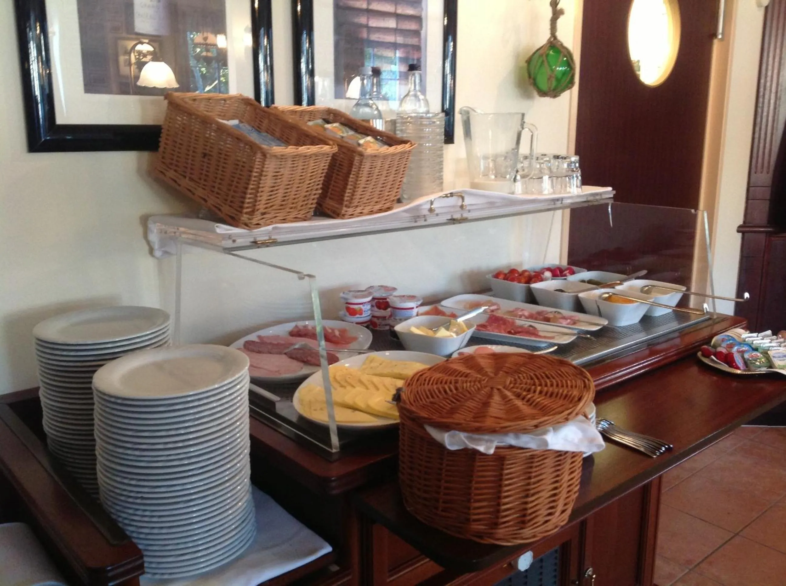 Food and drinks in Dünenhotel am Meer