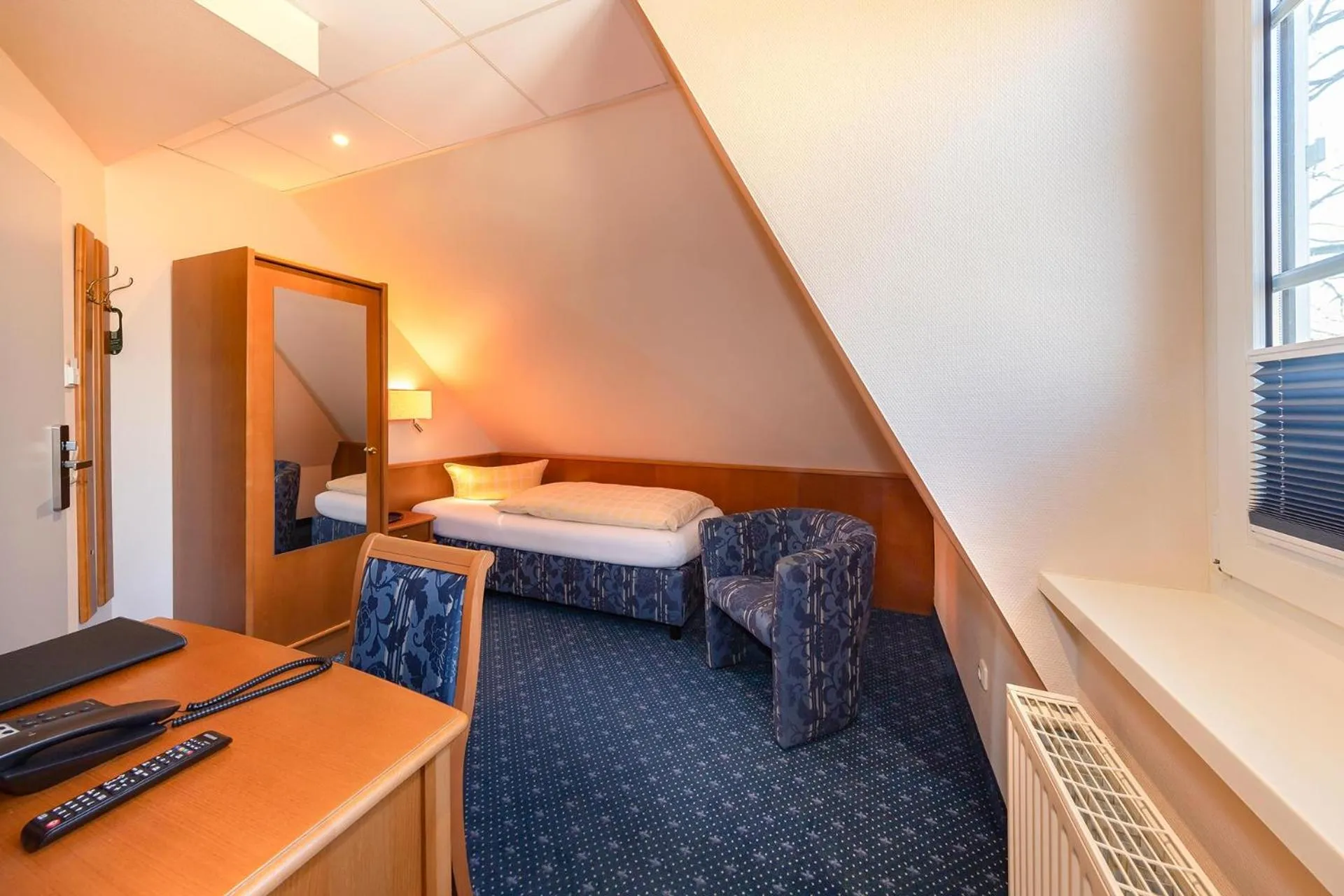 Seating area, Bed in Dünenhotel am Meer