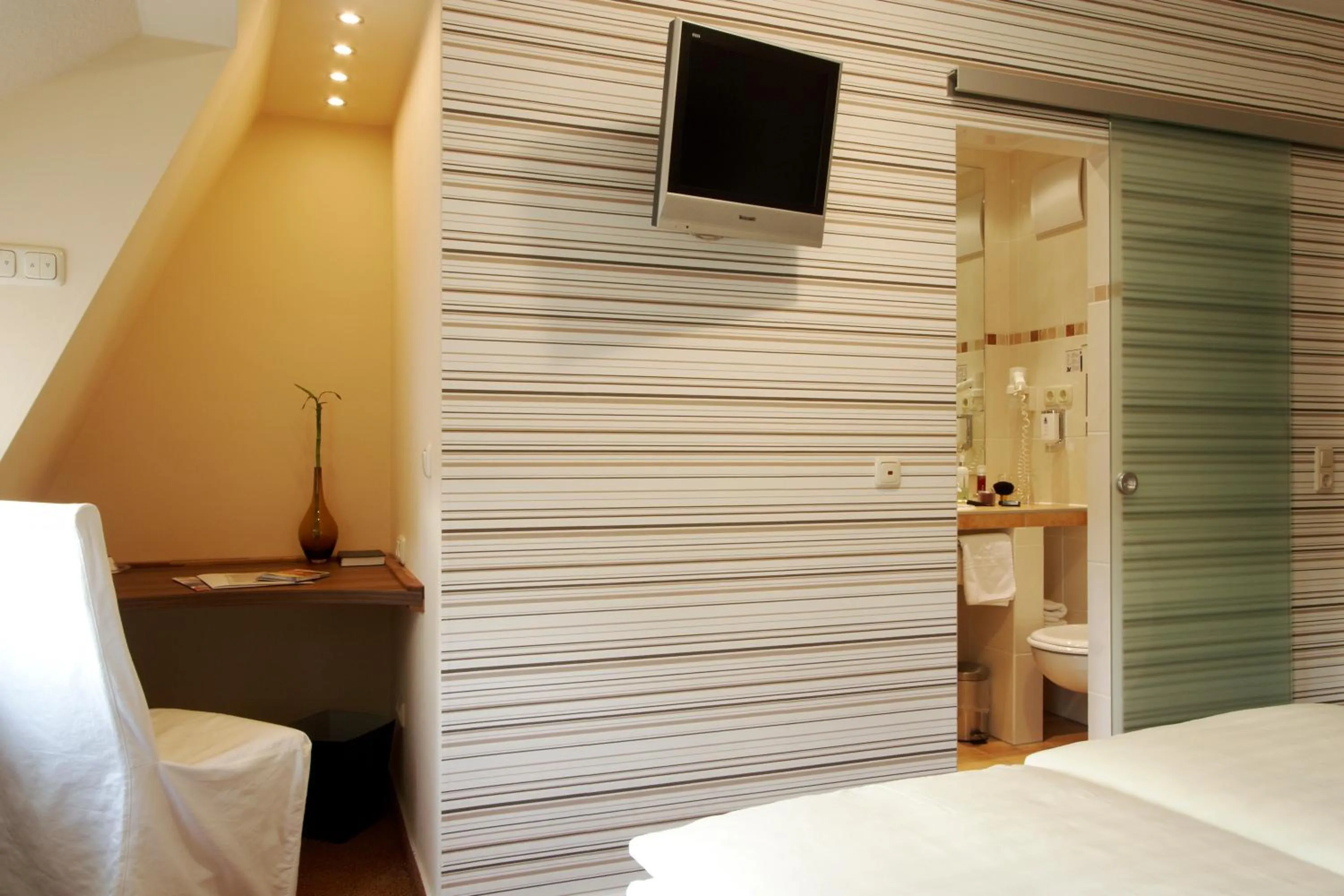 TV and multimedia, Bed in Hotel Zum Bären