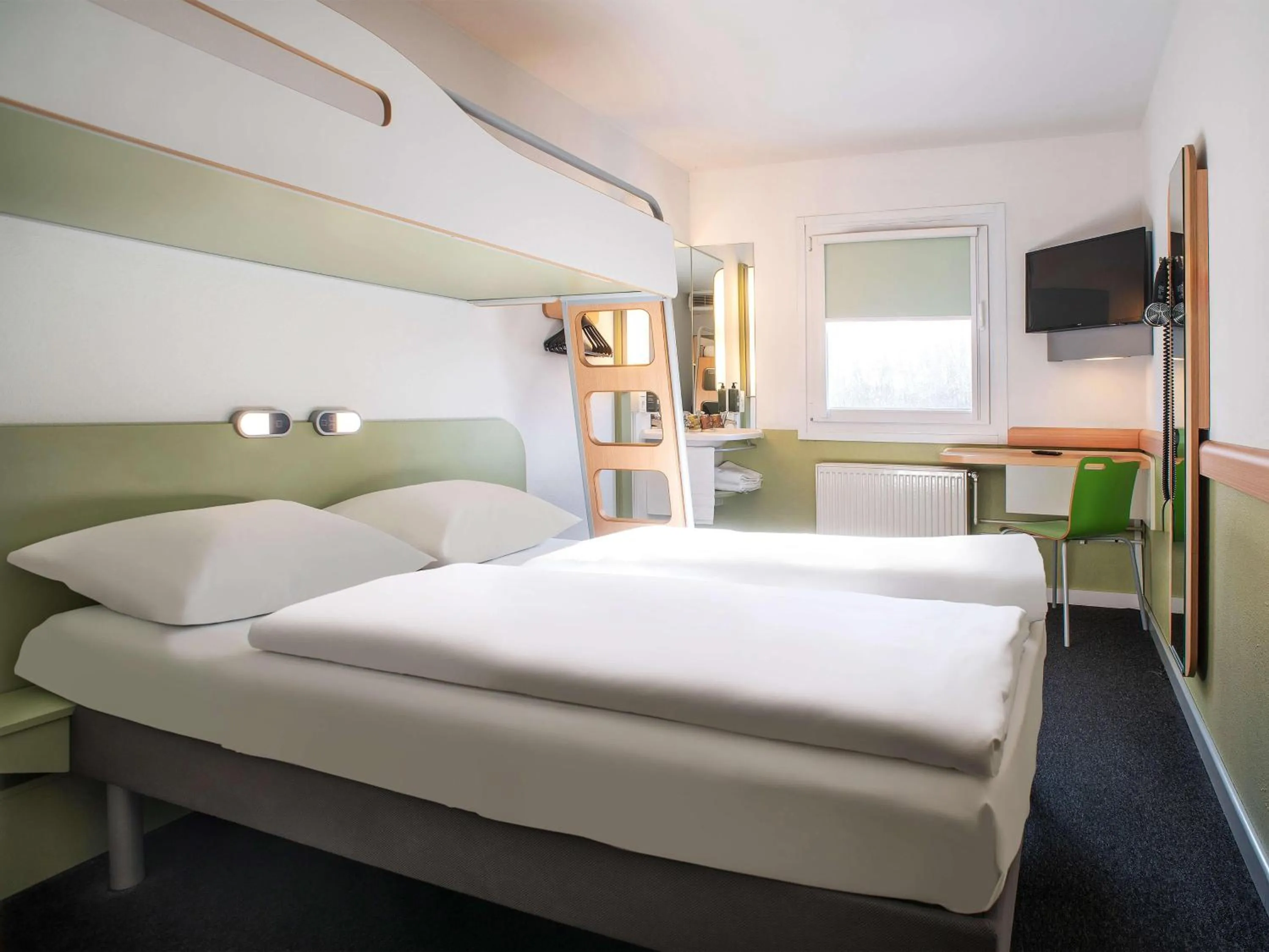 Photo of the whole room, Bed in B&B HOTEL Rostock-Broderstorf