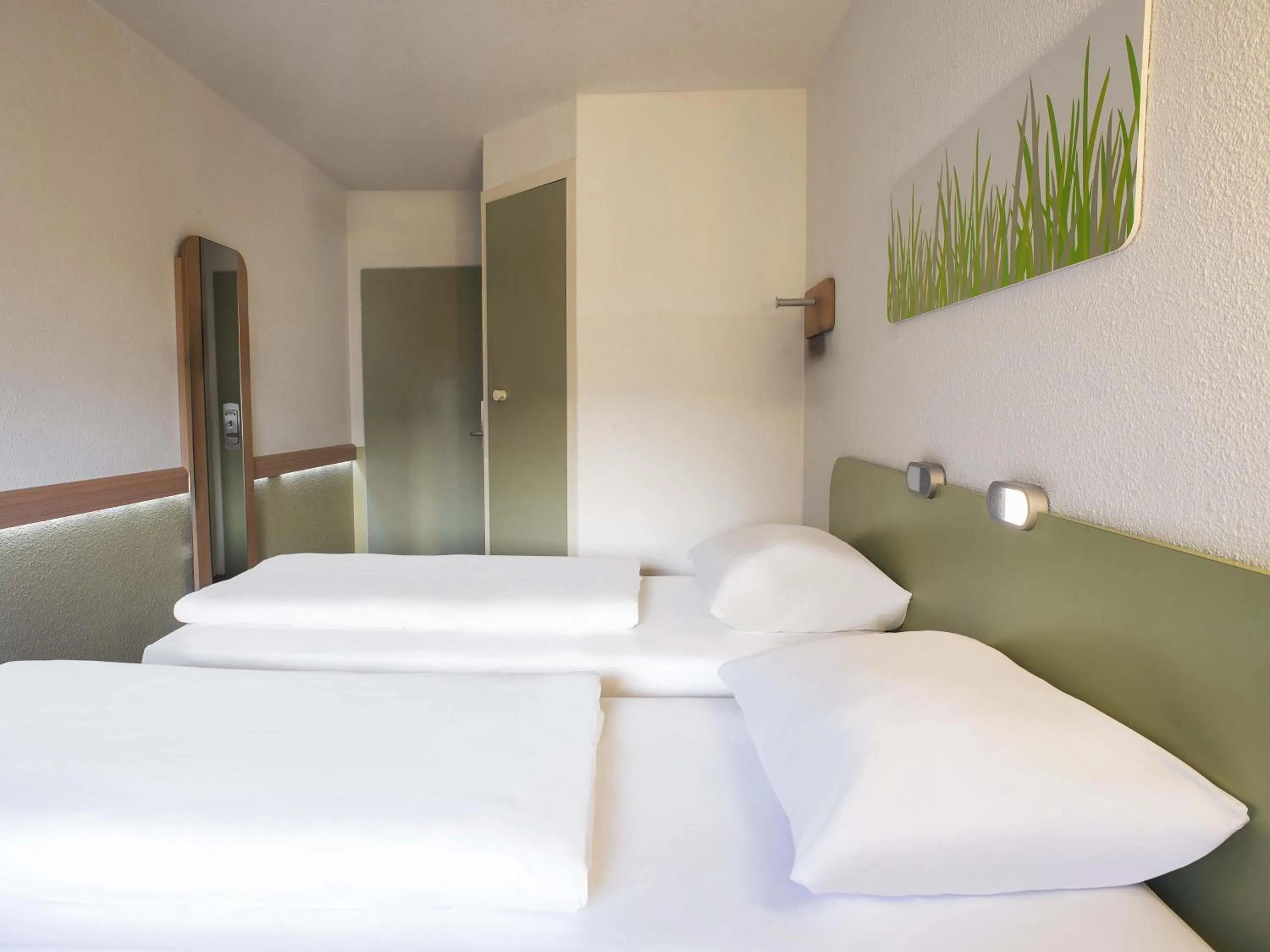 Photo of the whole room, Bed in B&B HOTEL Rostock-Broderstorf