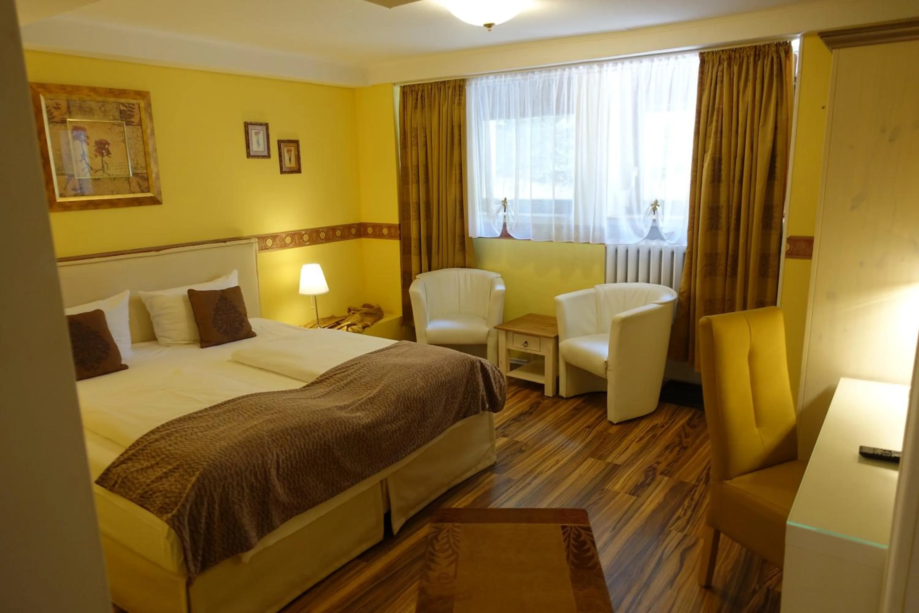 Photo of the whole room, Bed in Hotel Villa Konstanz