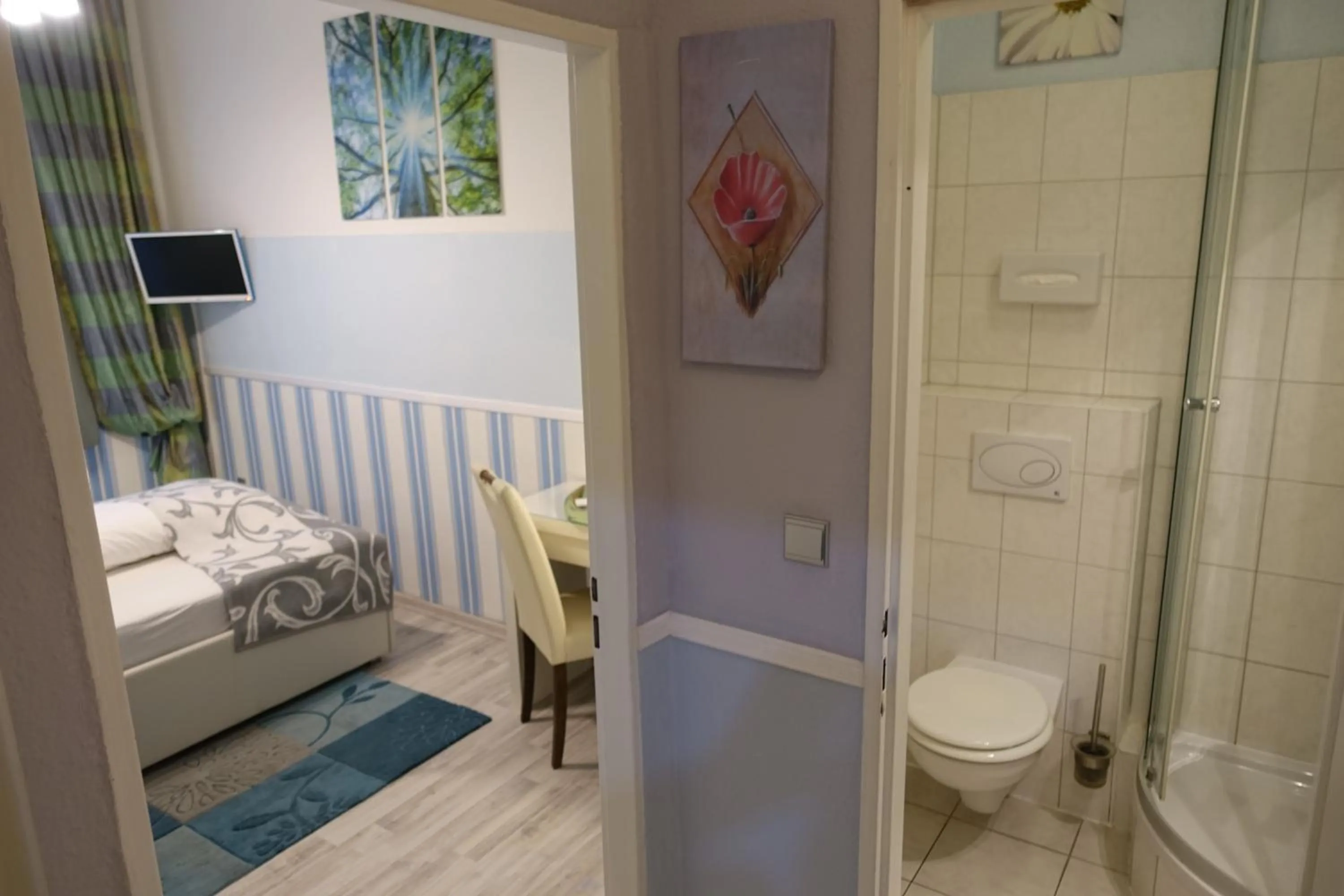 Photo of the whole room, Bed in Hotel Villa Konstanz